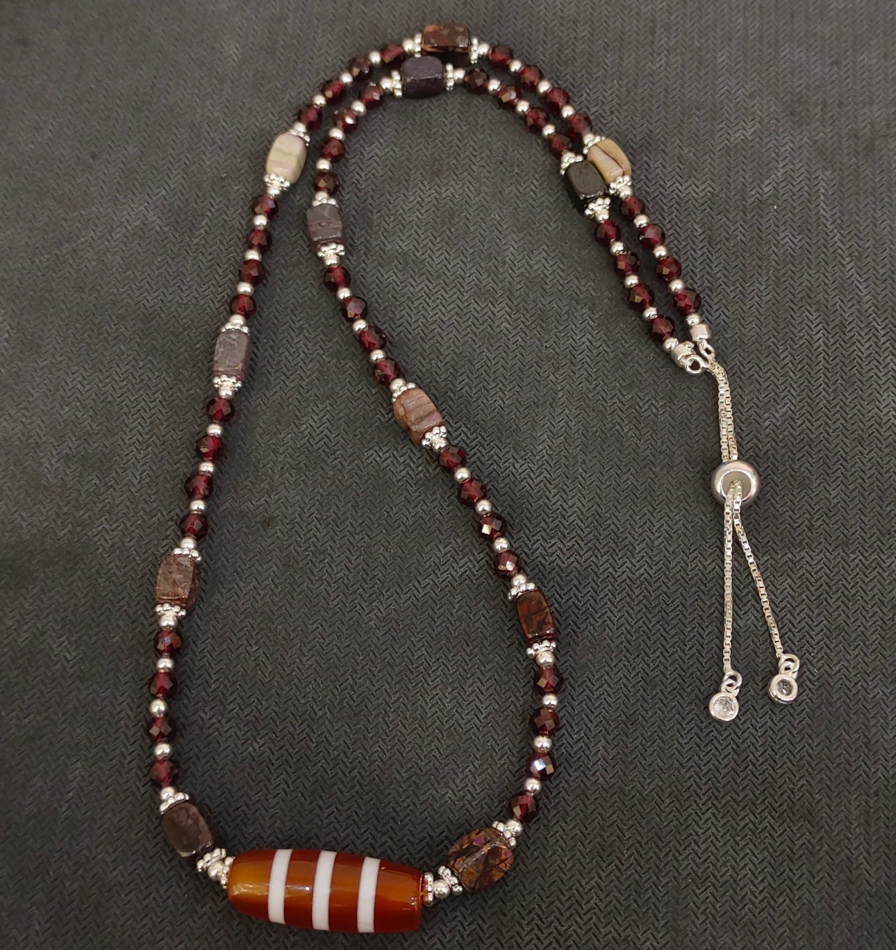 0402gz17-舒俱來-SJL545三線紅玉髓天珠項鏈（A17）