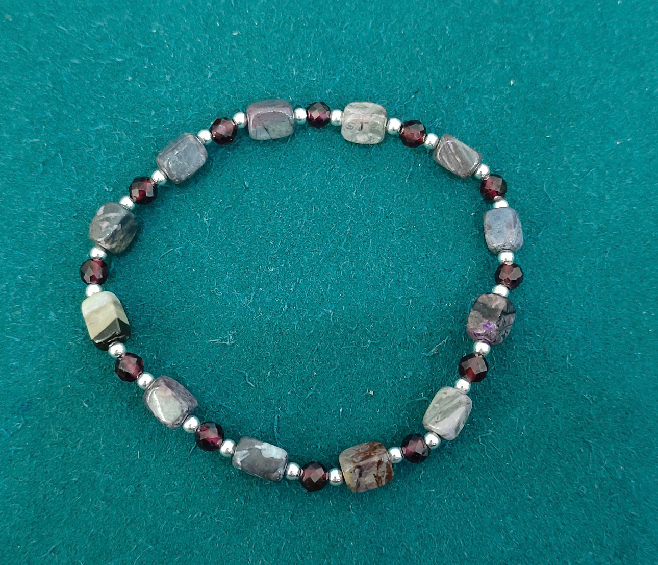 0402gz18-舒俱來-SJL544多彩方糖+石榴石手串（A18）