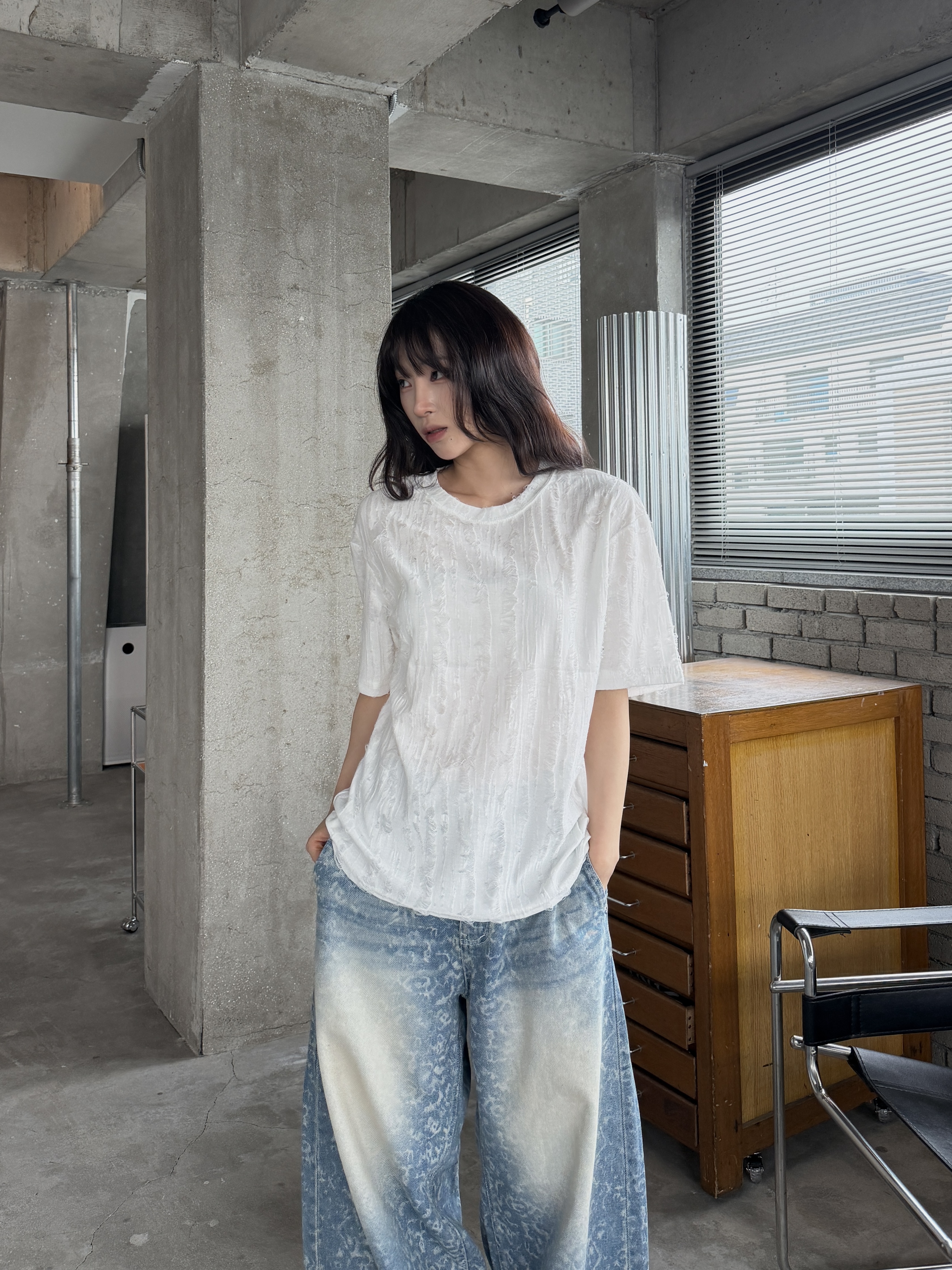 低調刷破 合身短袖上衣