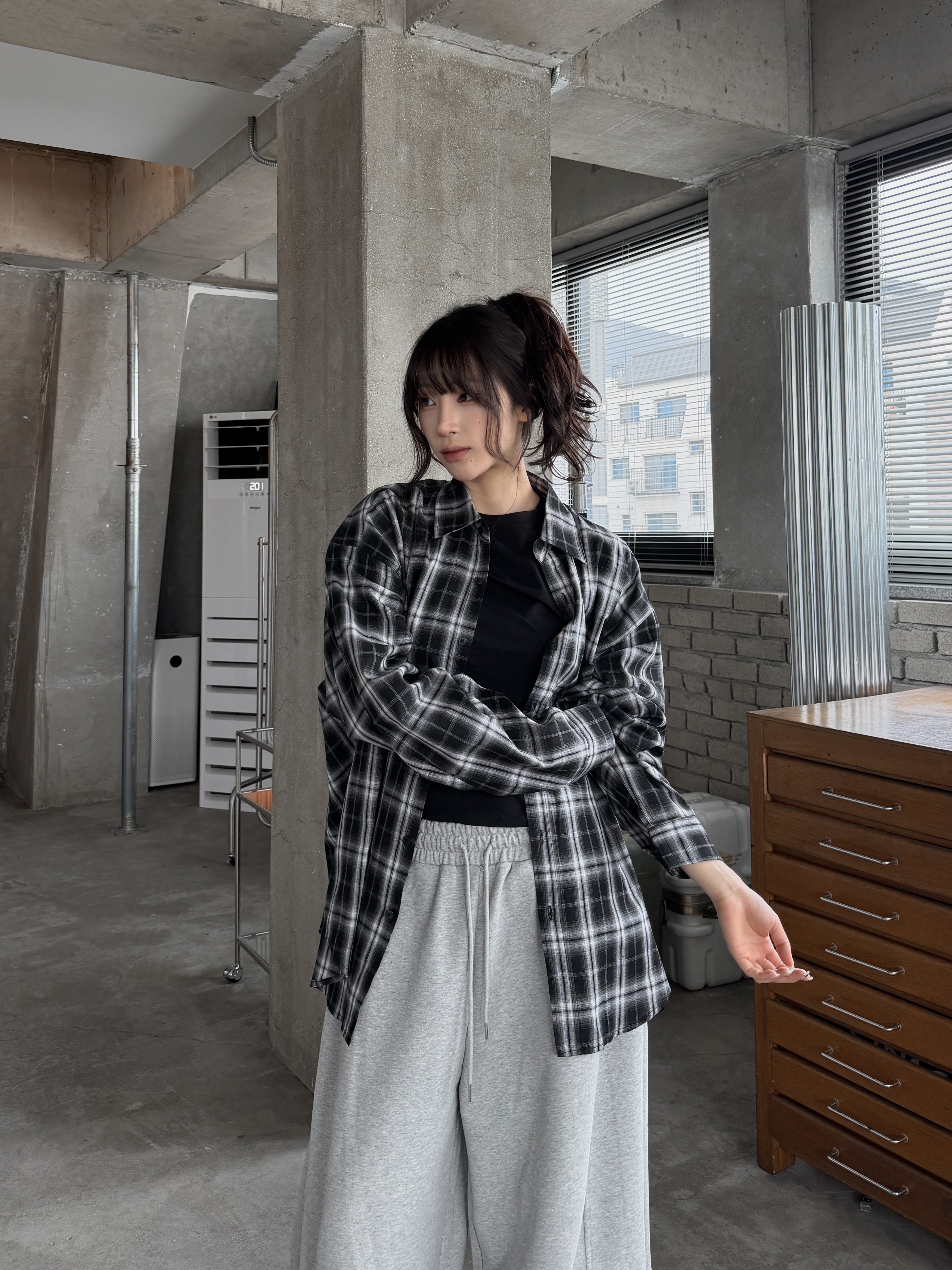 模糊格紋 寬鬆口袋長袖襯衫