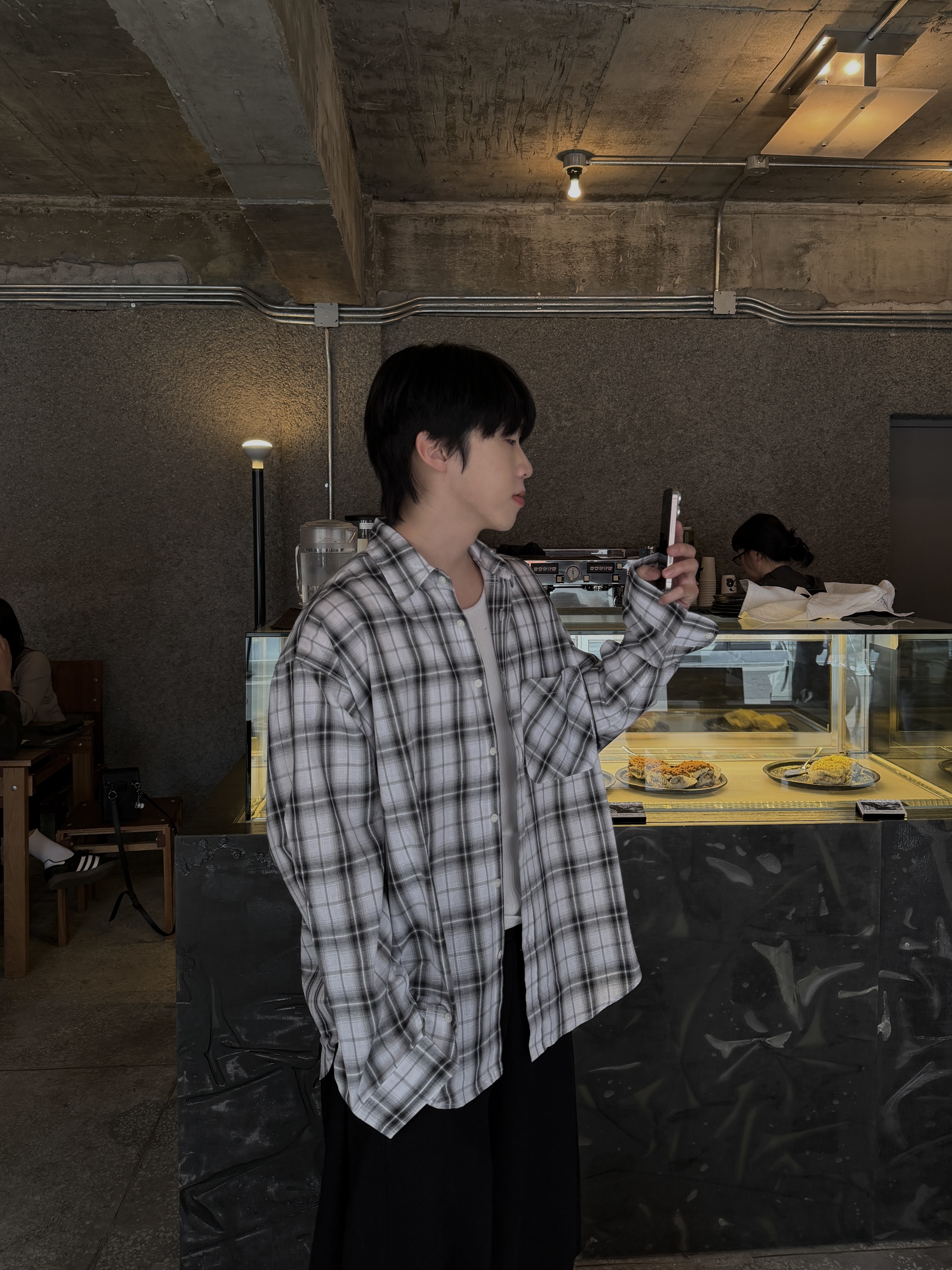 模糊格紋 寬鬆口袋長袖襯衫