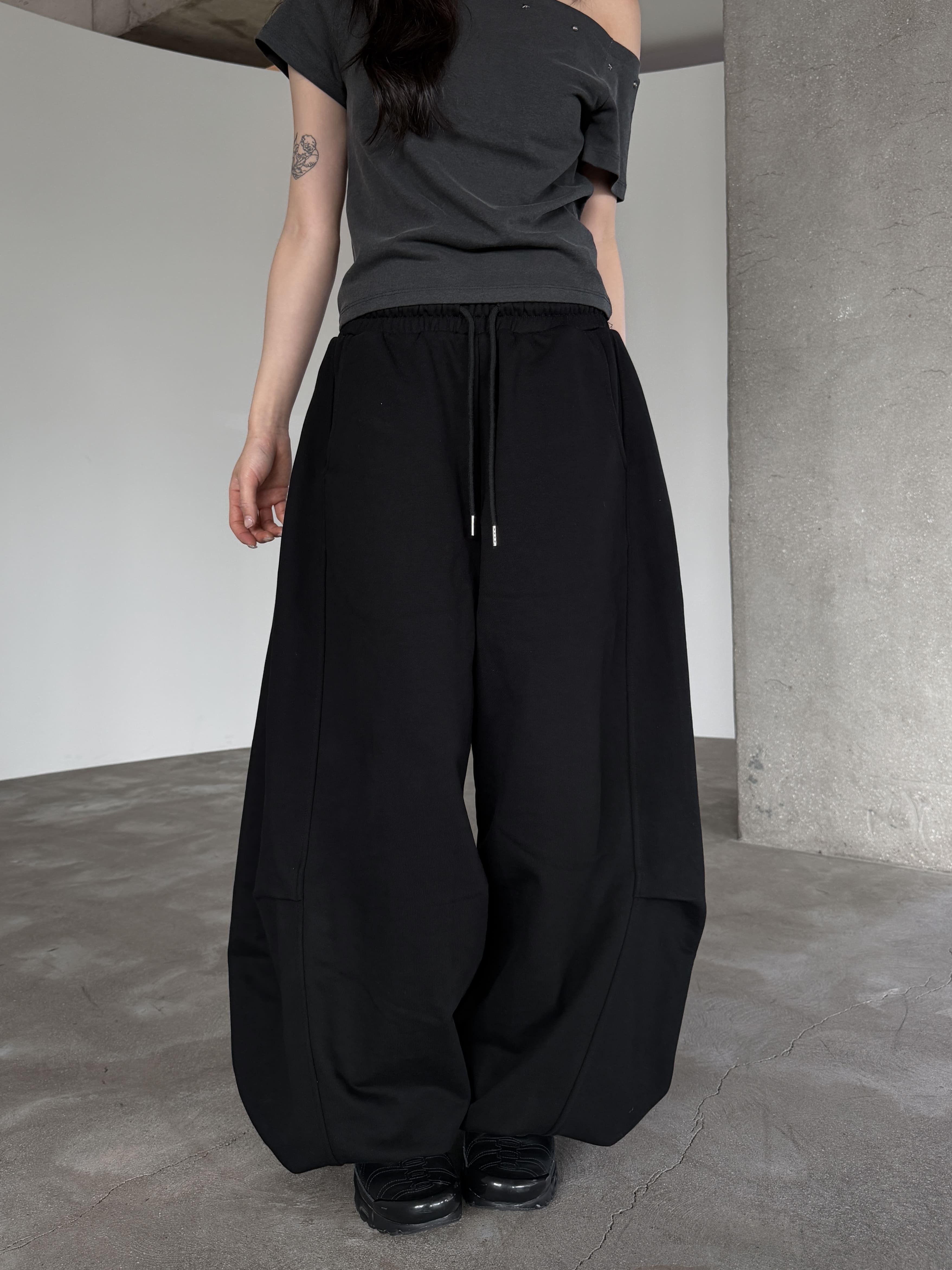 ［IDEAL MADE］側打褶 弧形剪裁 寬鬆棉褲