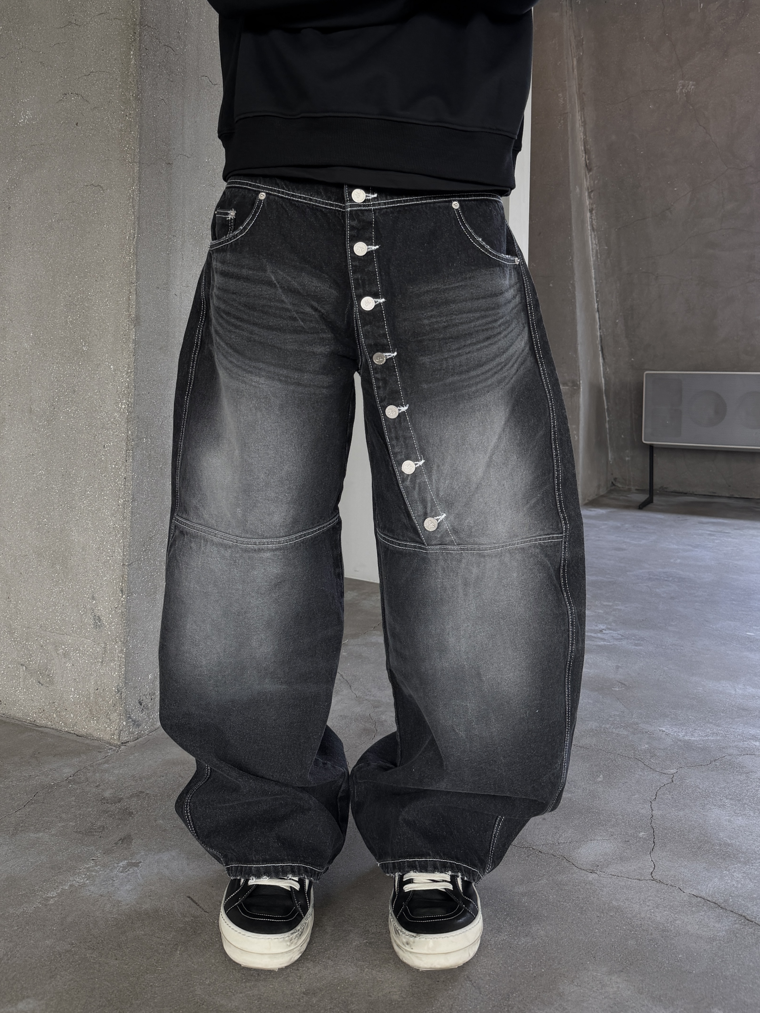不規則 排扣設計 寬鬆水洗牛仔褲