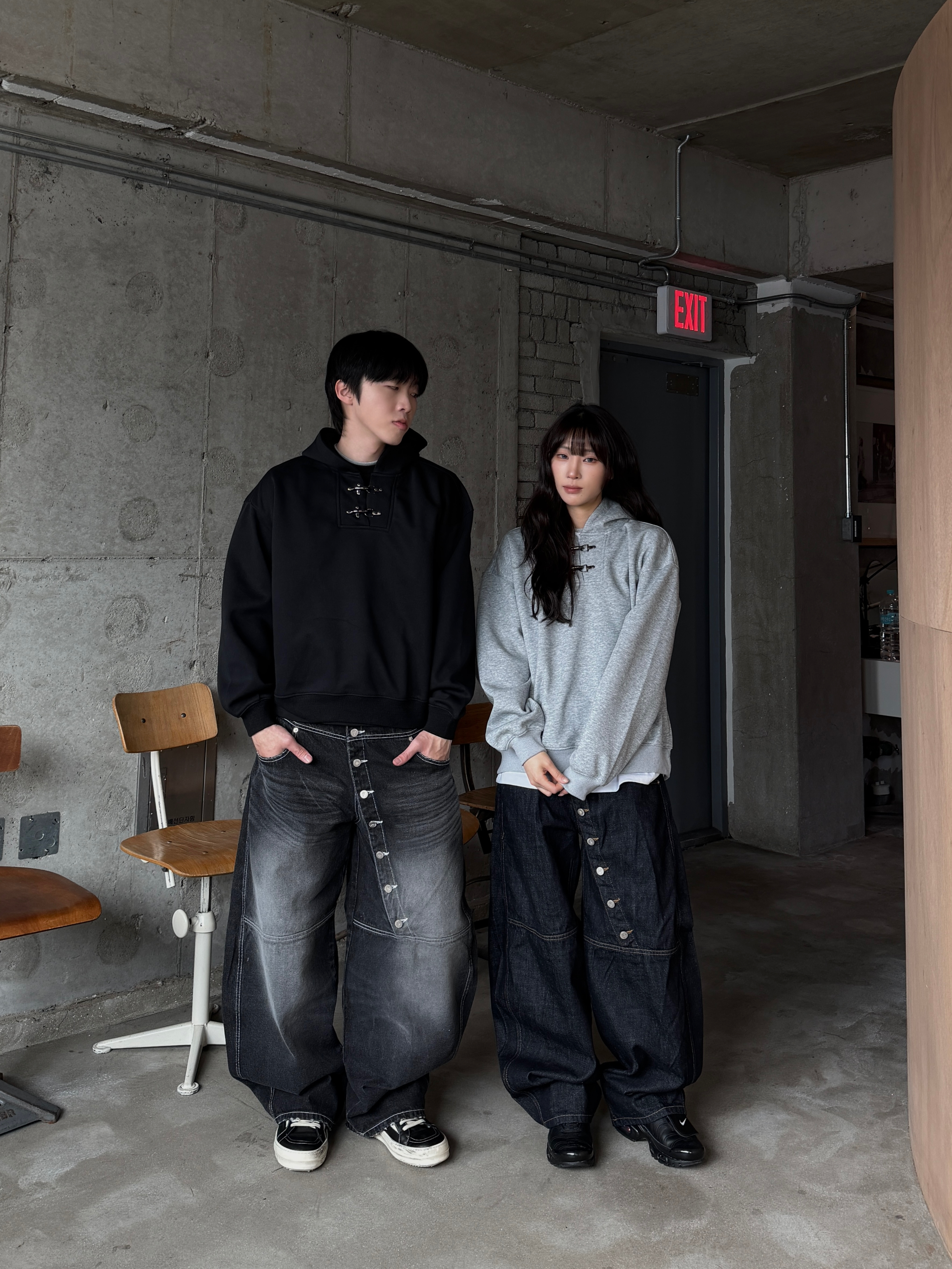 不規則 排扣設計 寬鬆水洗牛仔褲