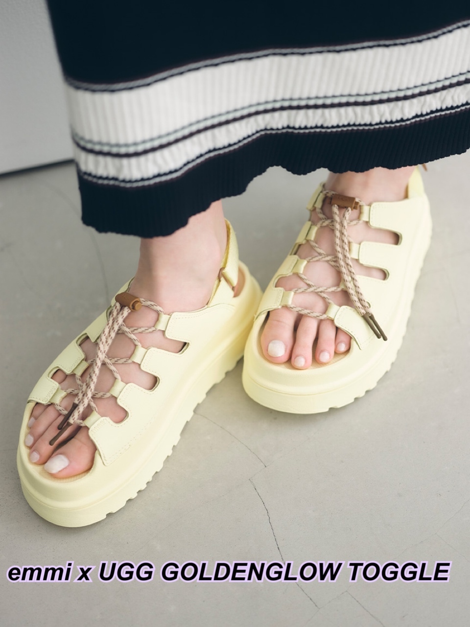emmi x UGG GOLDENGLOW TOGGLE 黃色涼鞋