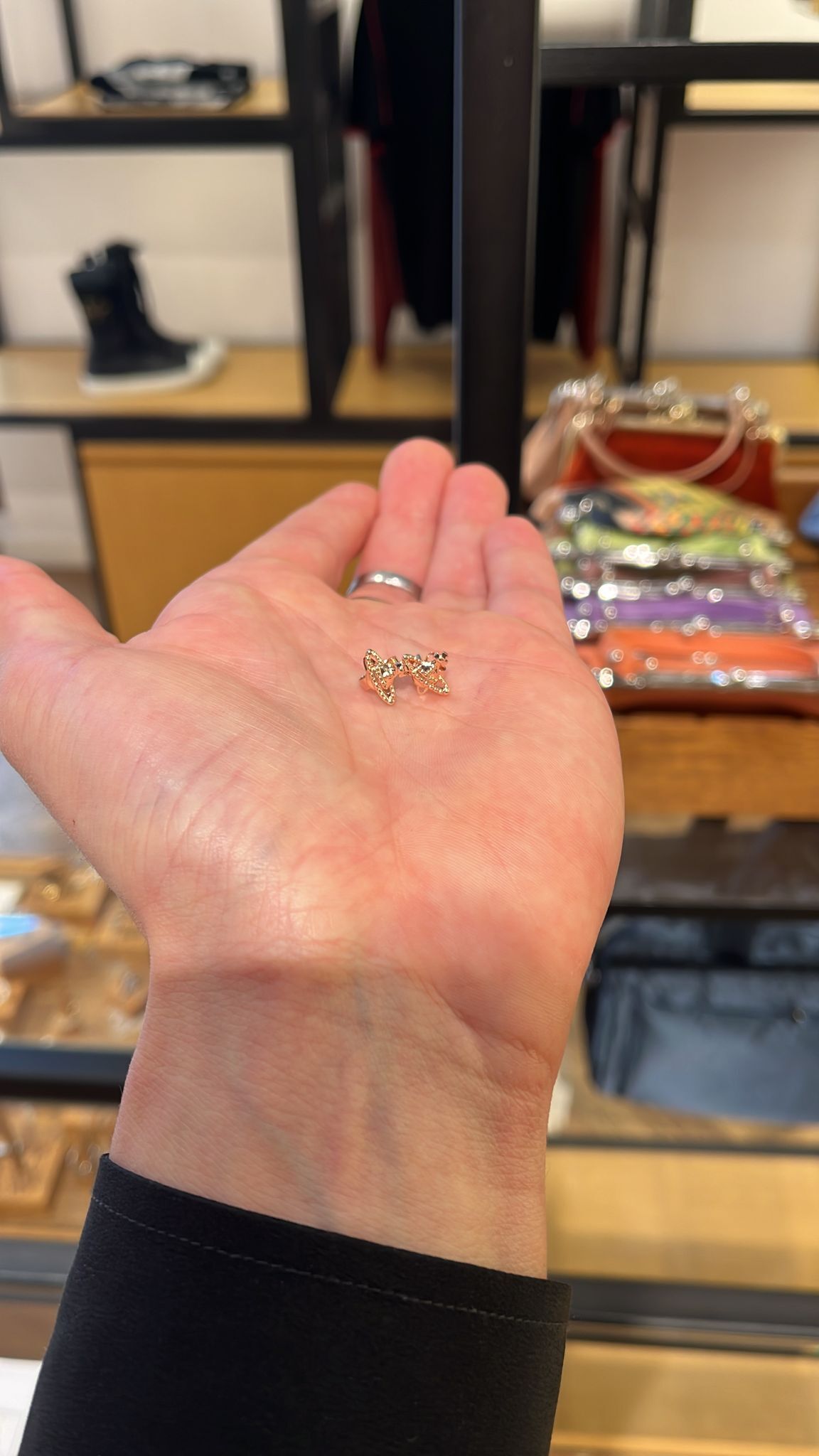 LYS02320 Vivienne Westwood 經典玫瑰金小耳環