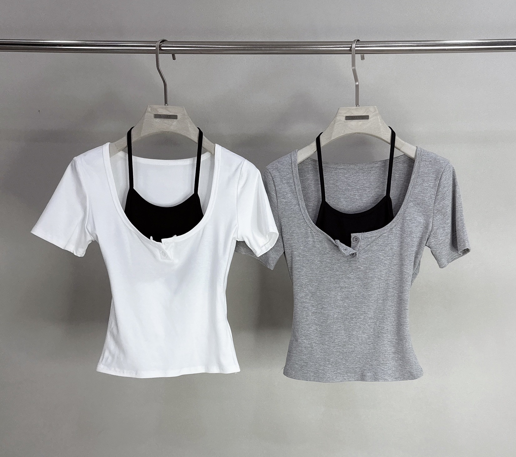 假兩件拼色掛脖棉質衣