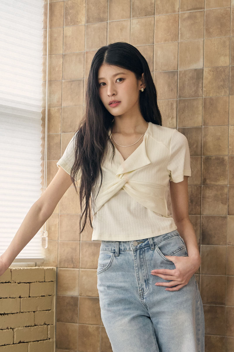 V領扭結修身短版上衣