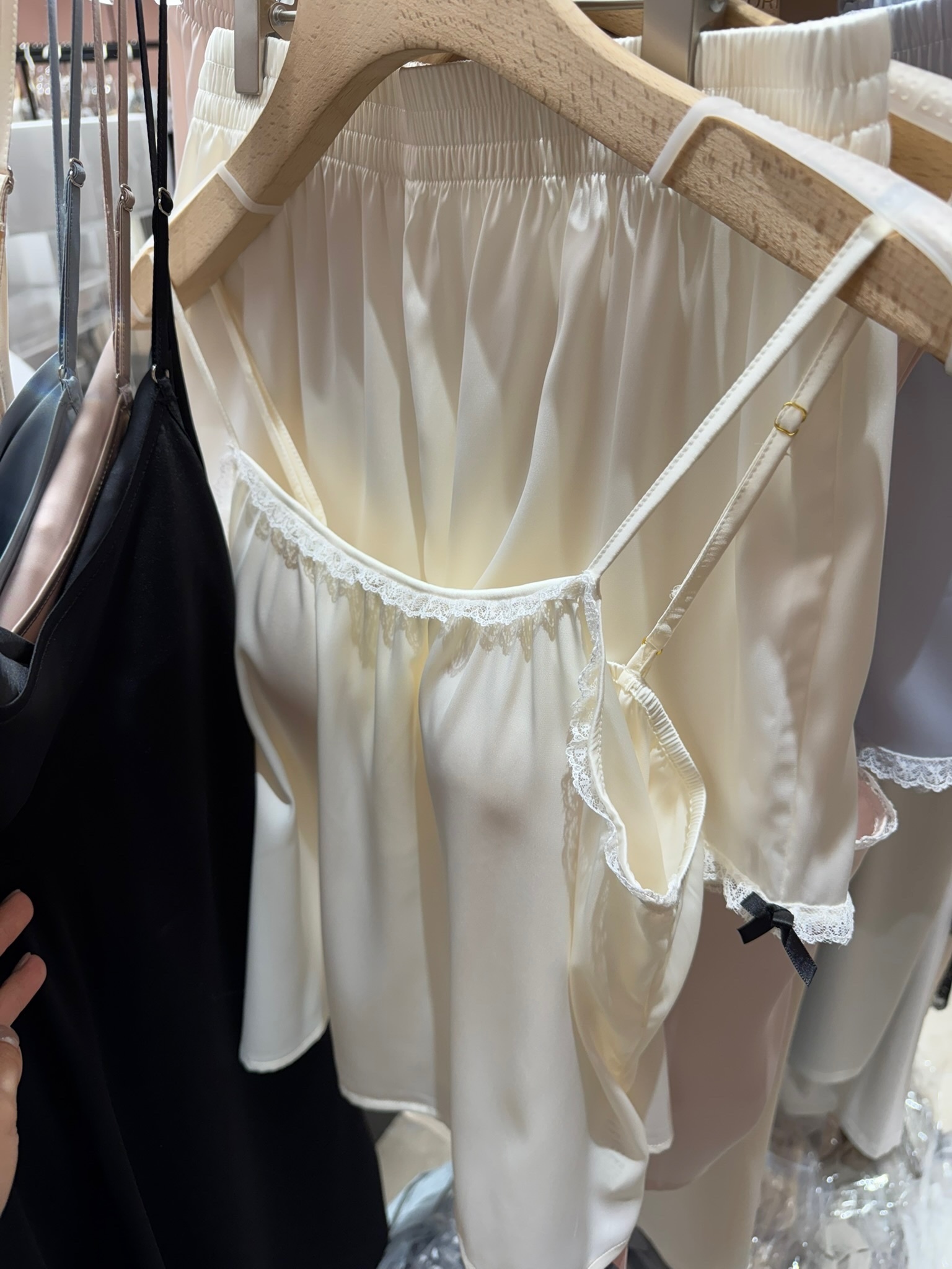 O16 小蕾絲簡約睡衣 M/L (四色)