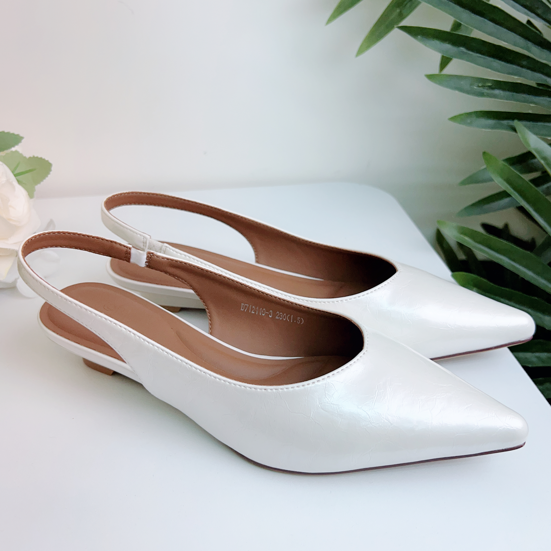 真皮尖頭低踭鞋 (後高1.5吋) (35-39碼) 712110-3 #1404clo