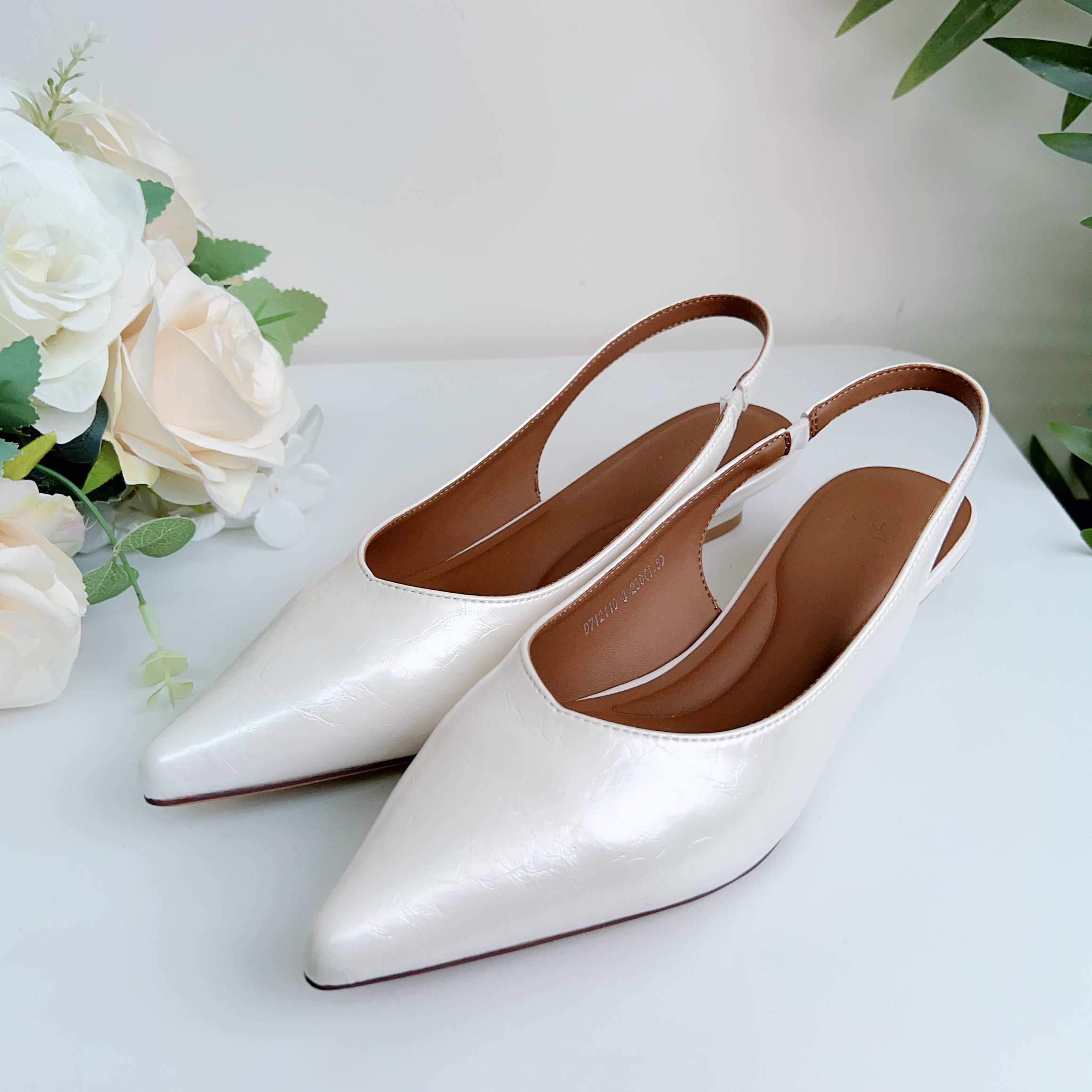 真皮尖頭低踭鞋 (後高1.5吋) (35-39碼) 712110-3 #1404clo