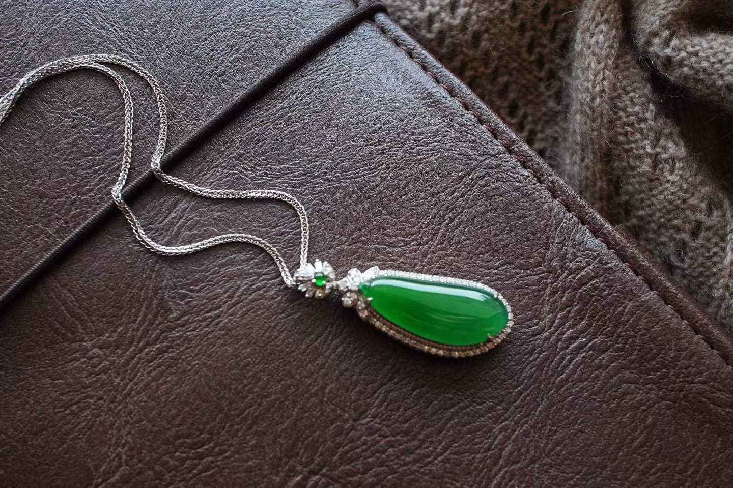 325818 翡翠冰辣陽綠福瓜吊墜