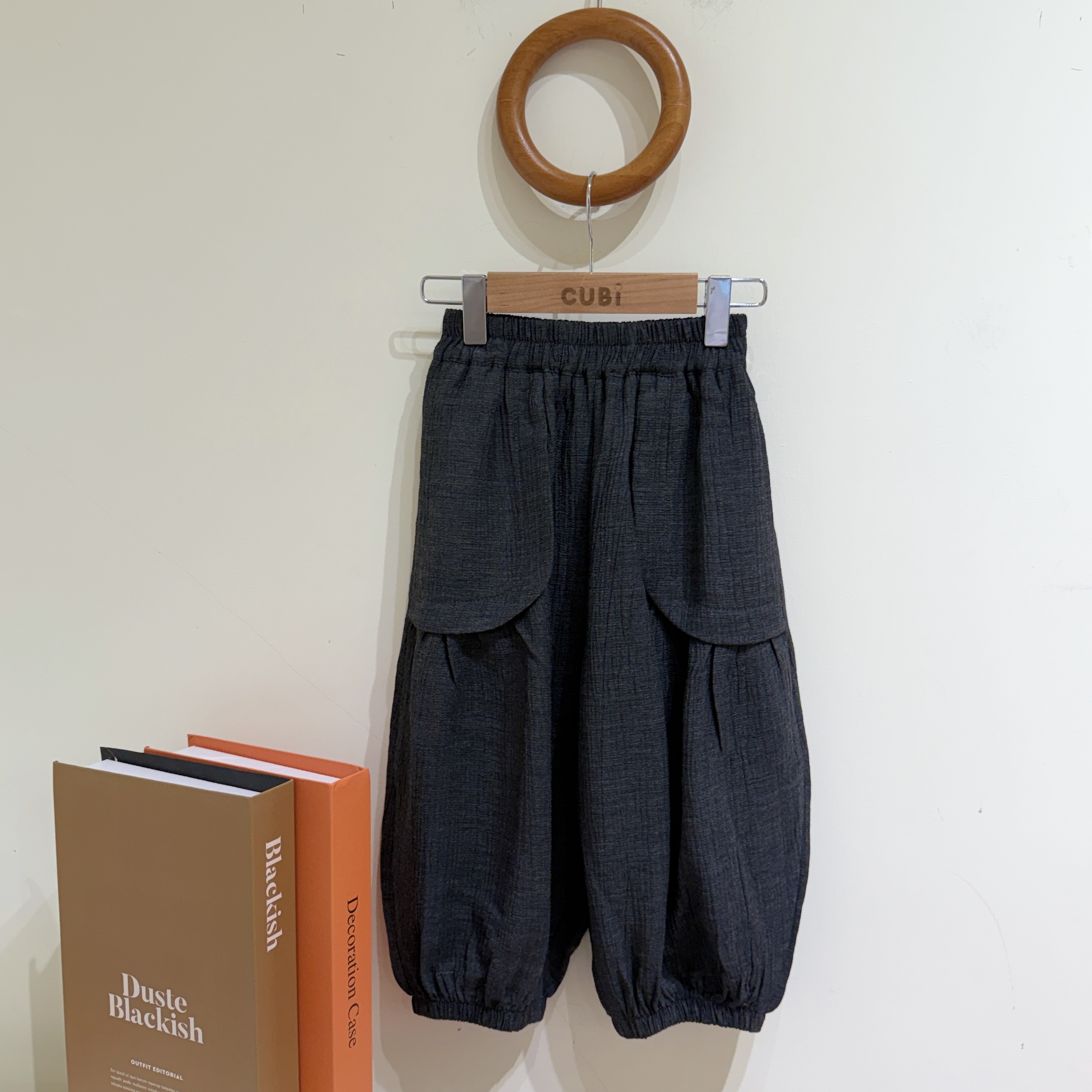 26夏 空氣感皺紋寬褲－深灰