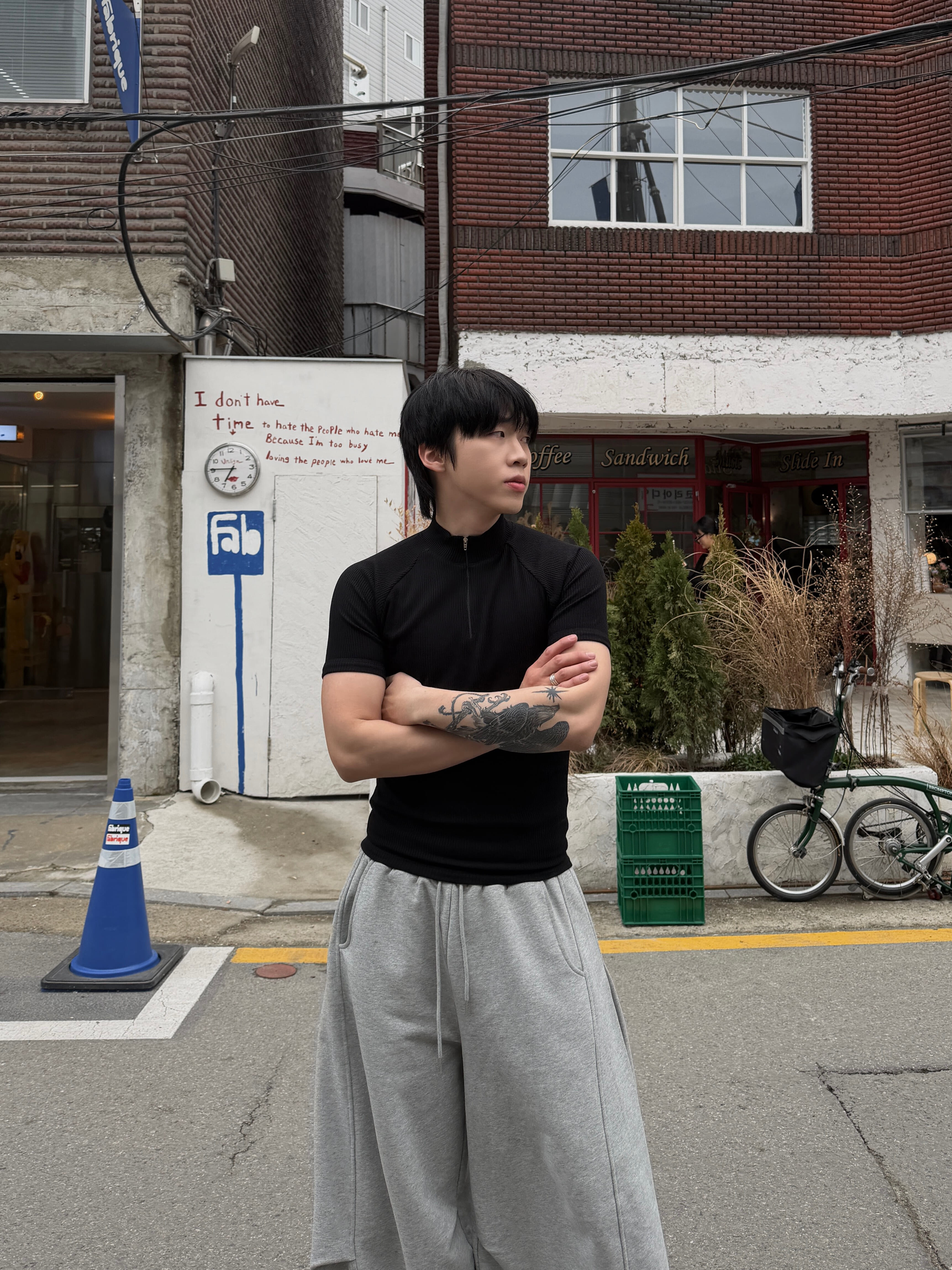 半拉鏈 顯壯合身 螺紋短袖上衣