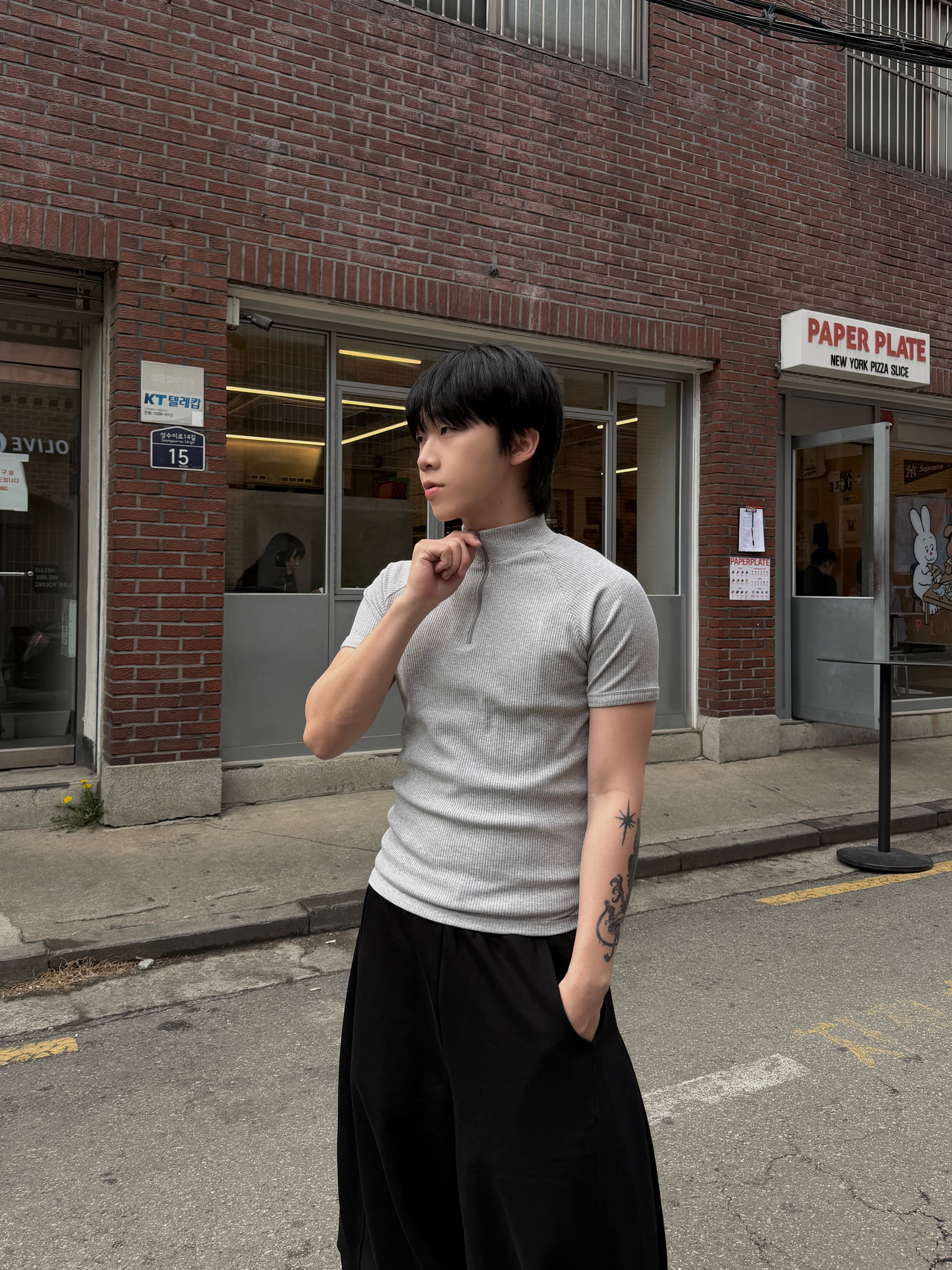 半拉鏈 顯壯合身 螺紋短袖上衣