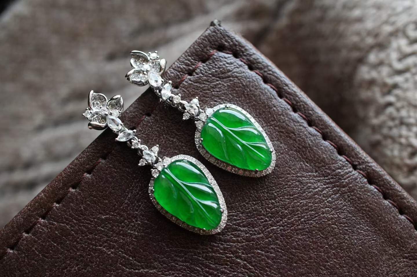 325820 翡翠高冰辣陽綠葉子耳墜