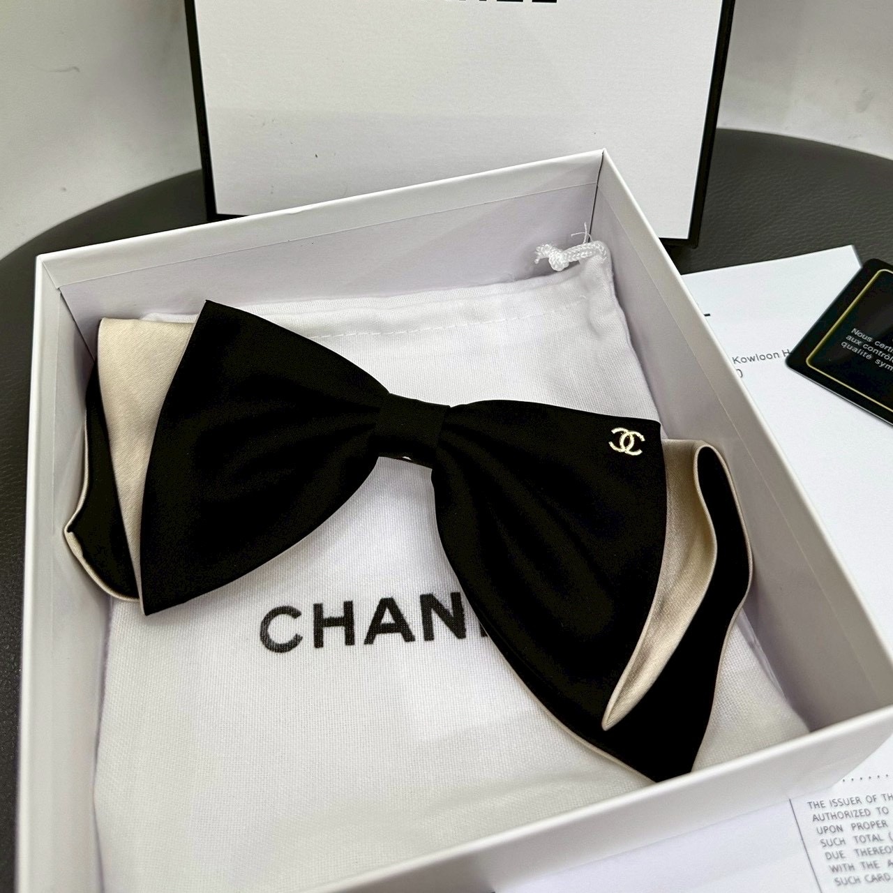 香奶奶”經典黑杏緞面垂墜雙c大蝴蝶結髮圈/髮夾定製系列