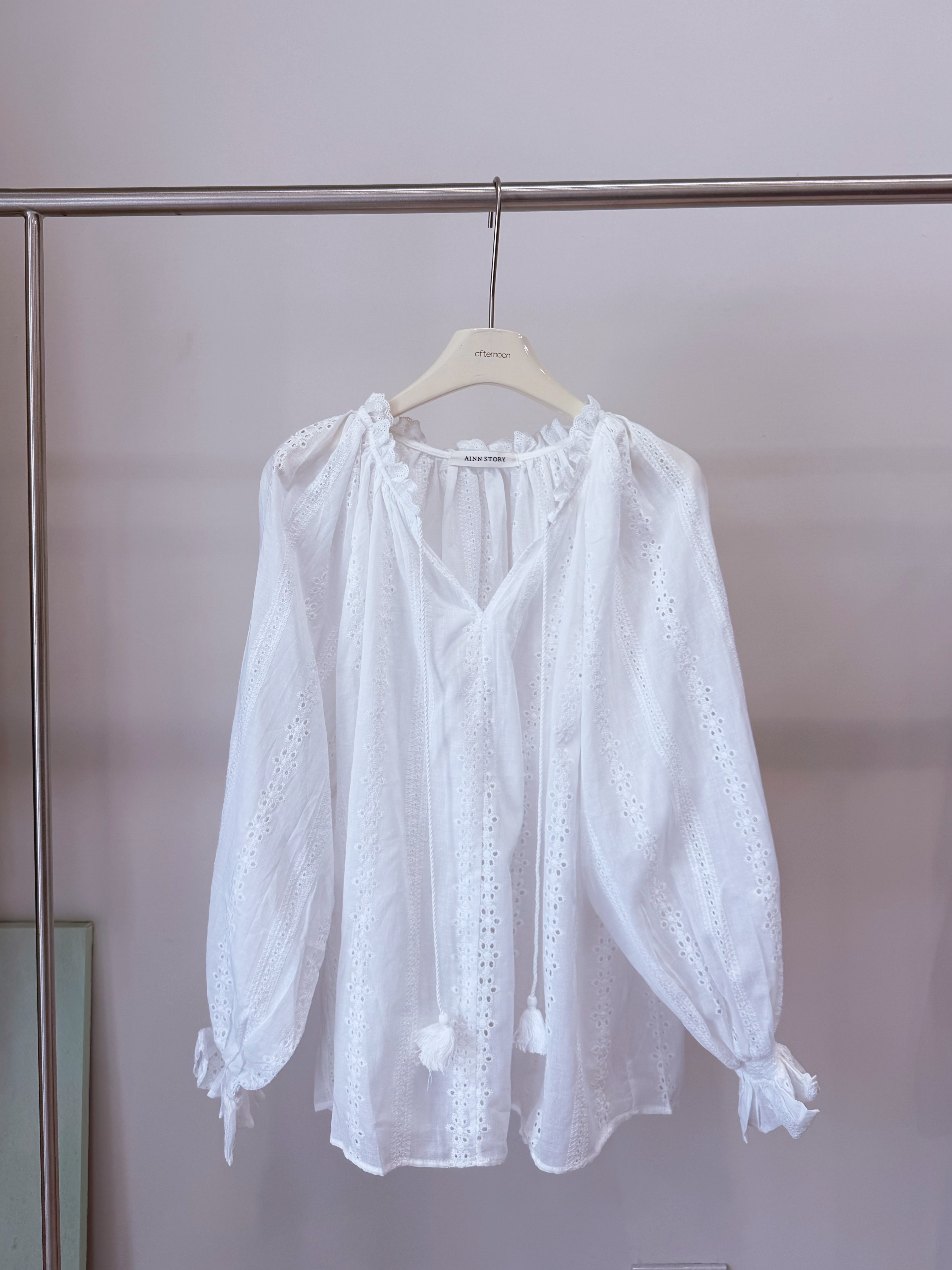 187 氣質蕾絲緹花綁帶上衣