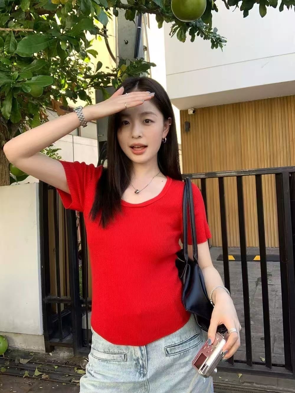 109 下擺圓弧U領羅紋上衣