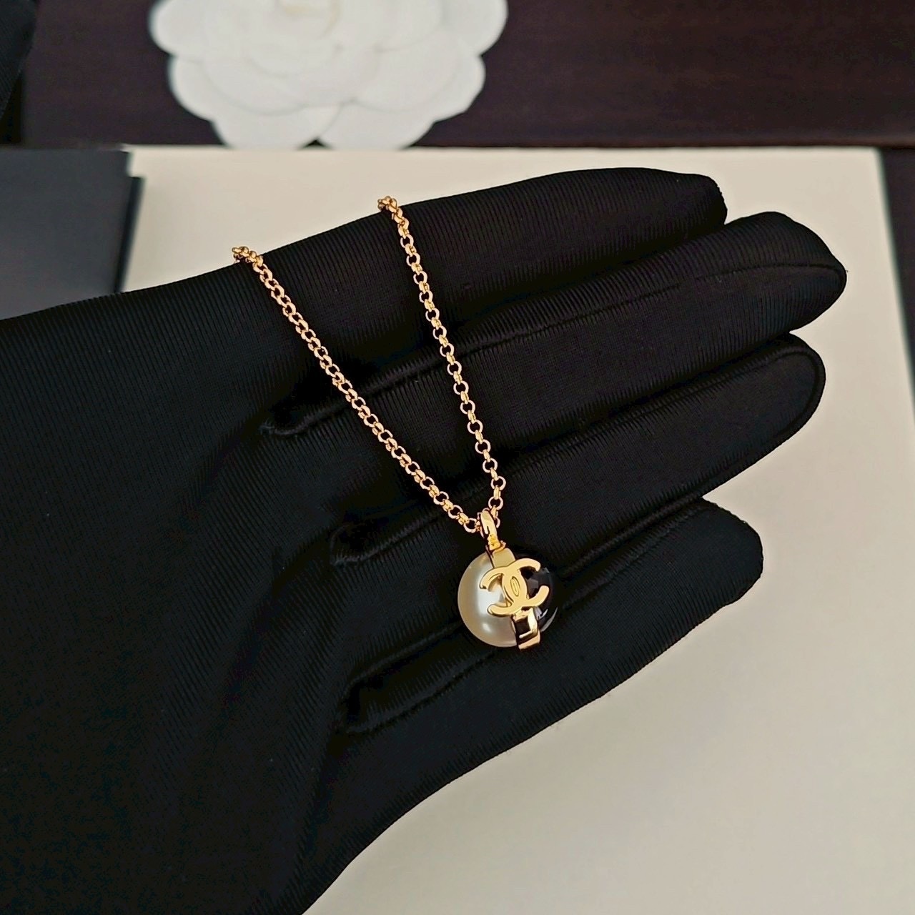 18k”香奶奶26p黑白琺瑯小金珍珠球’高奢定製項鍊