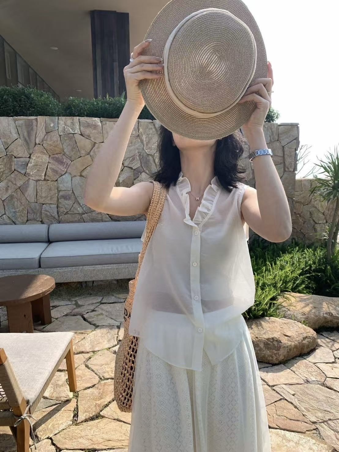 325 波浪V領透膚無袖衫