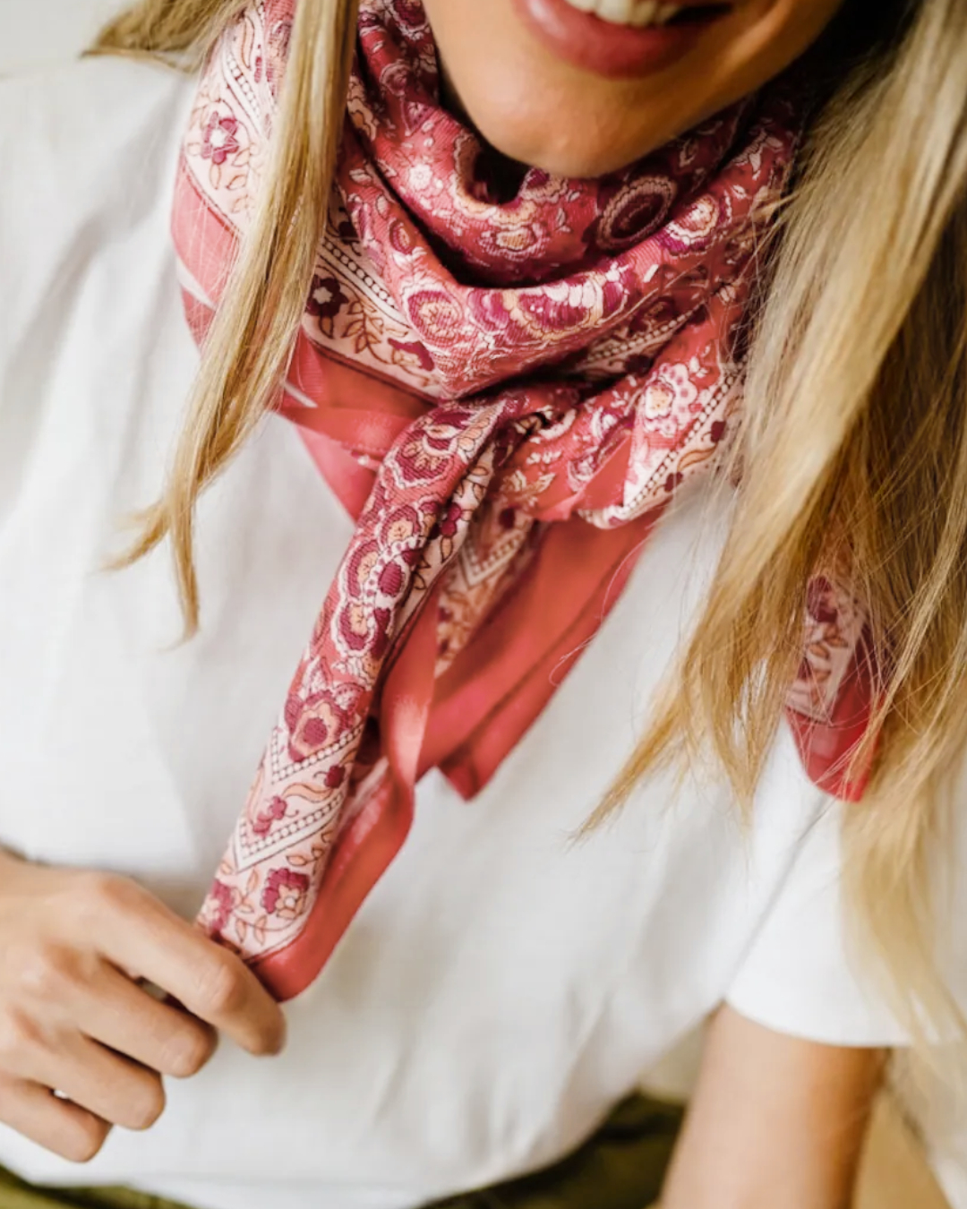 加爾達覆盆子紅 | 領巾