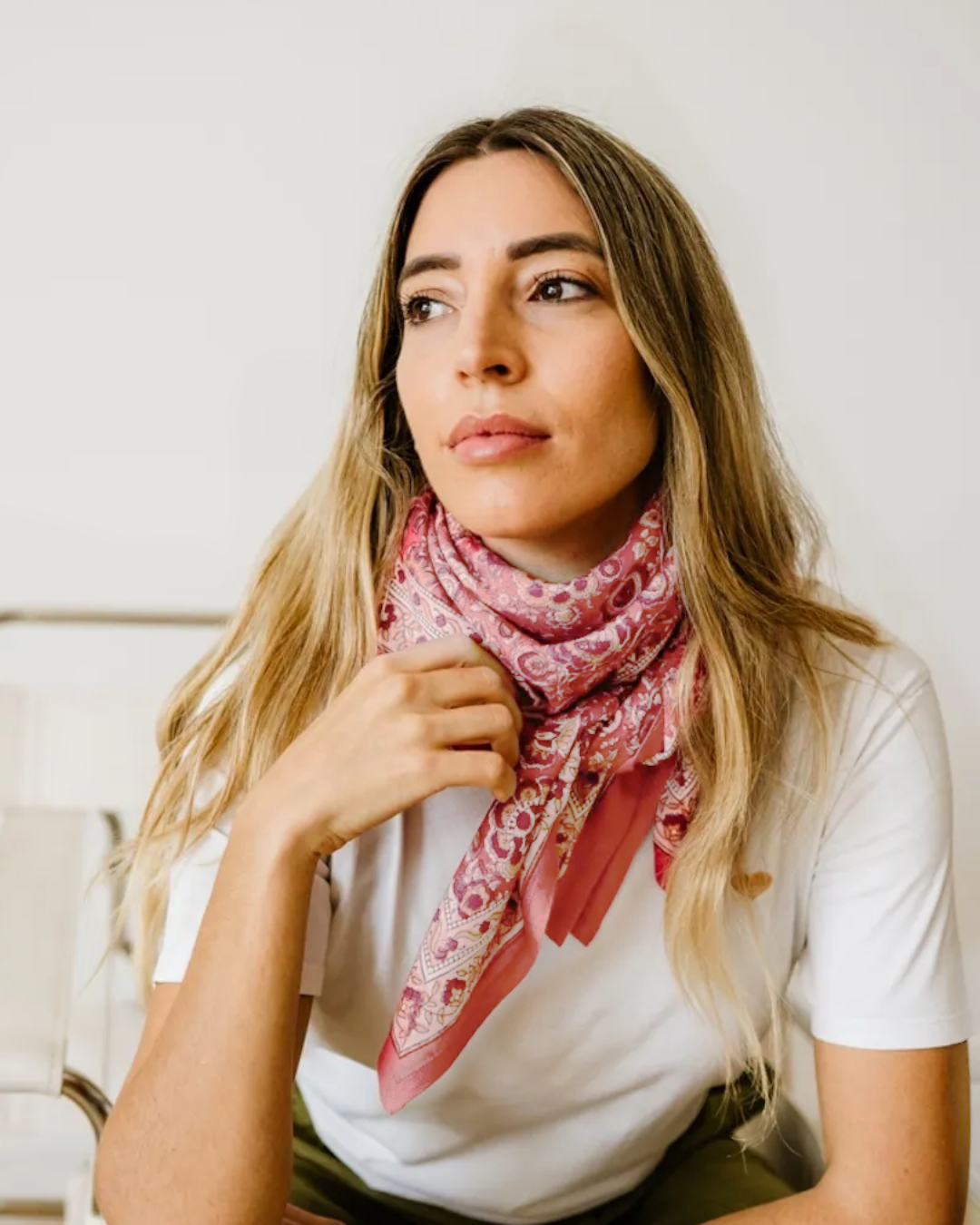 加爾達覆盆子紅 | 領巾