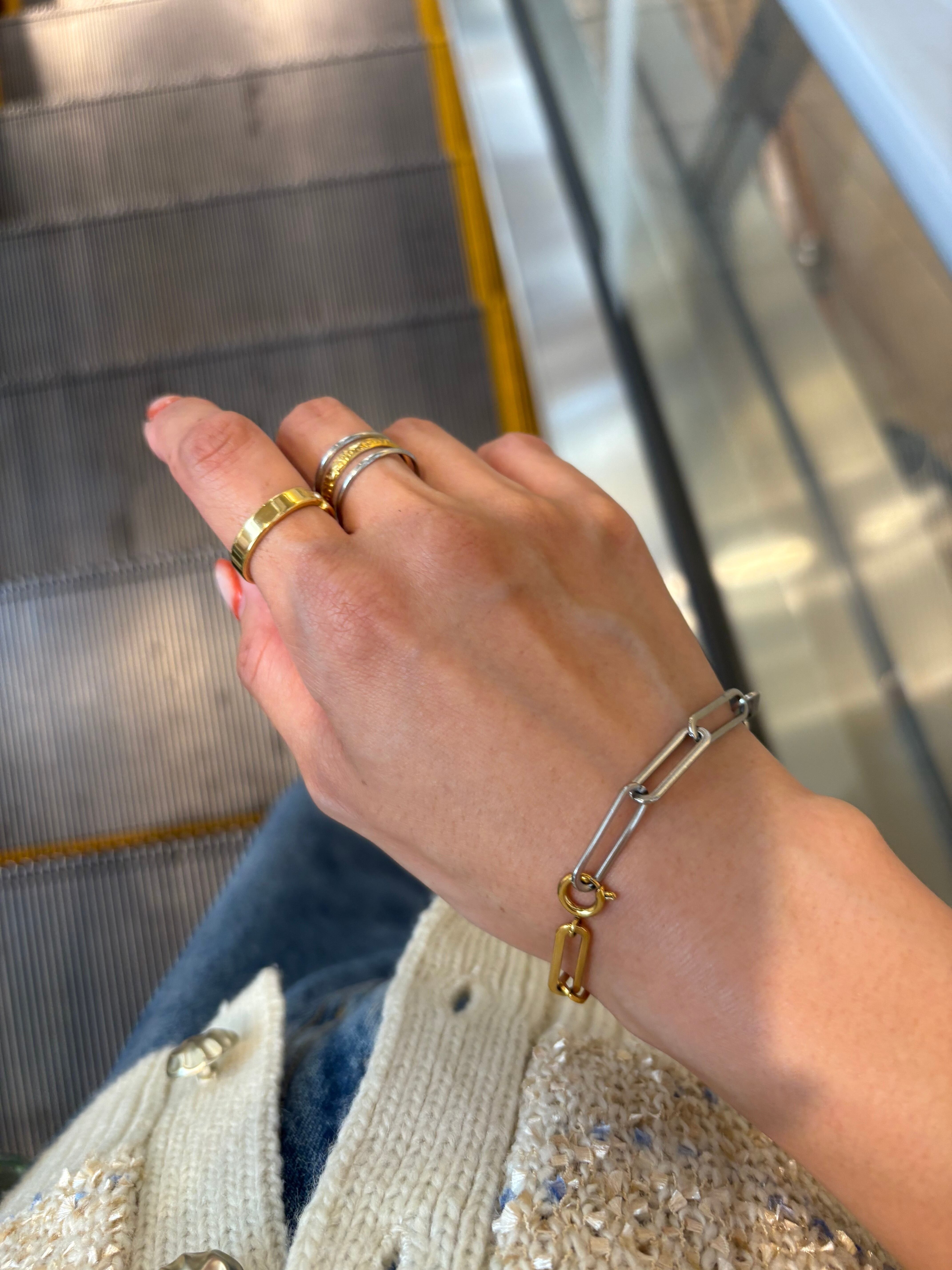 bicolor linked bracelet