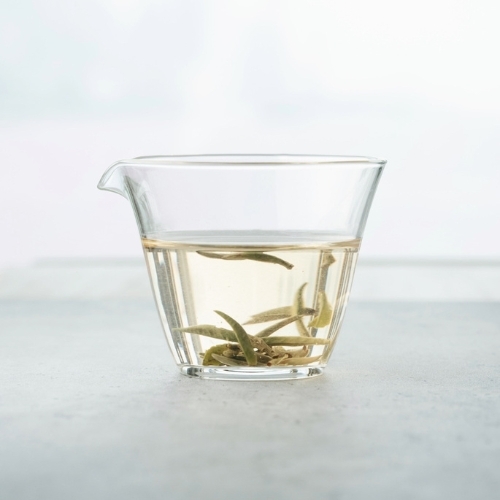 白茶（微發酵）：潤肺滋陰的「養顏茶」｜瑜茶舍