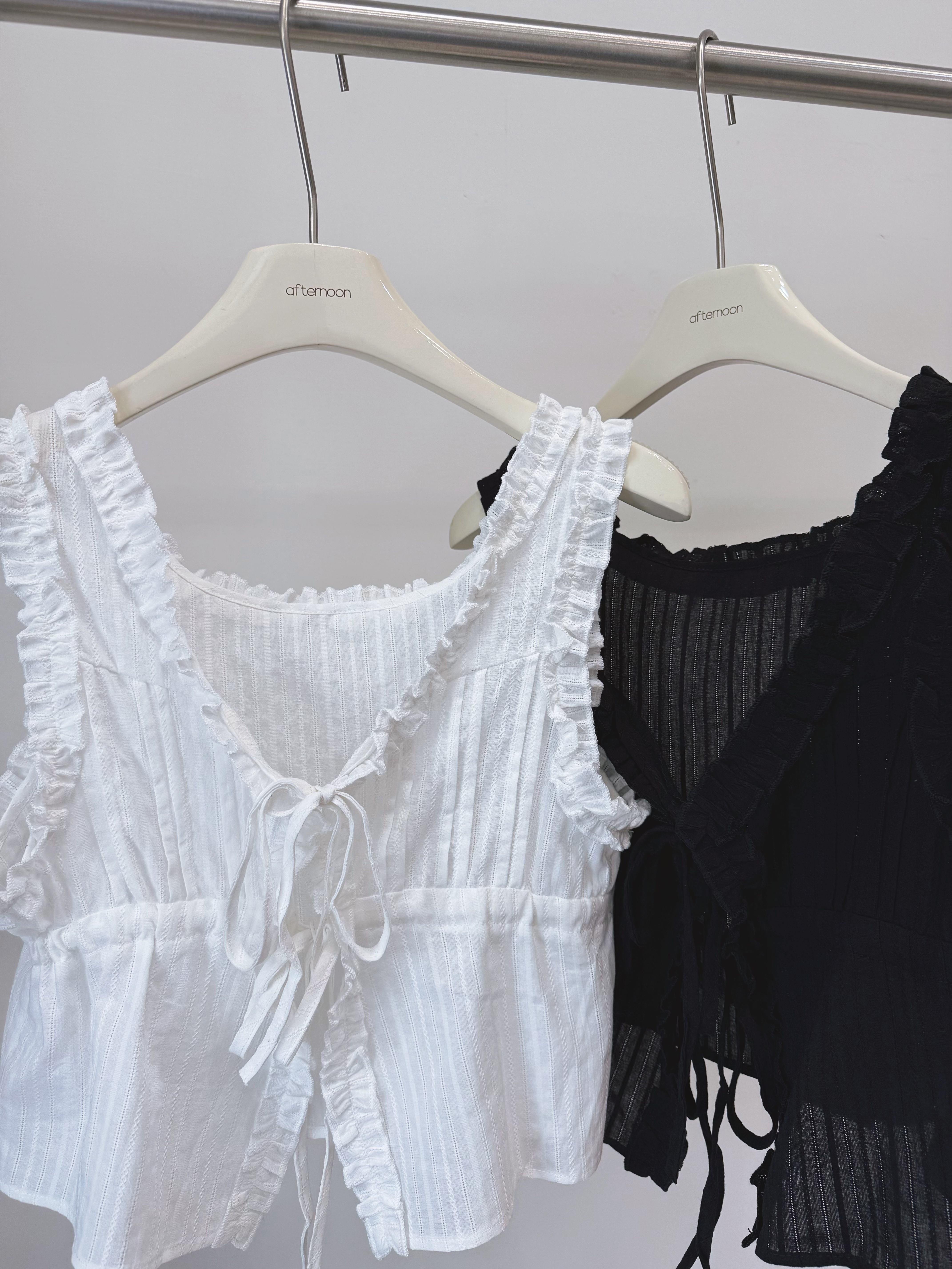 072 蕾絲木耳綁帶背心