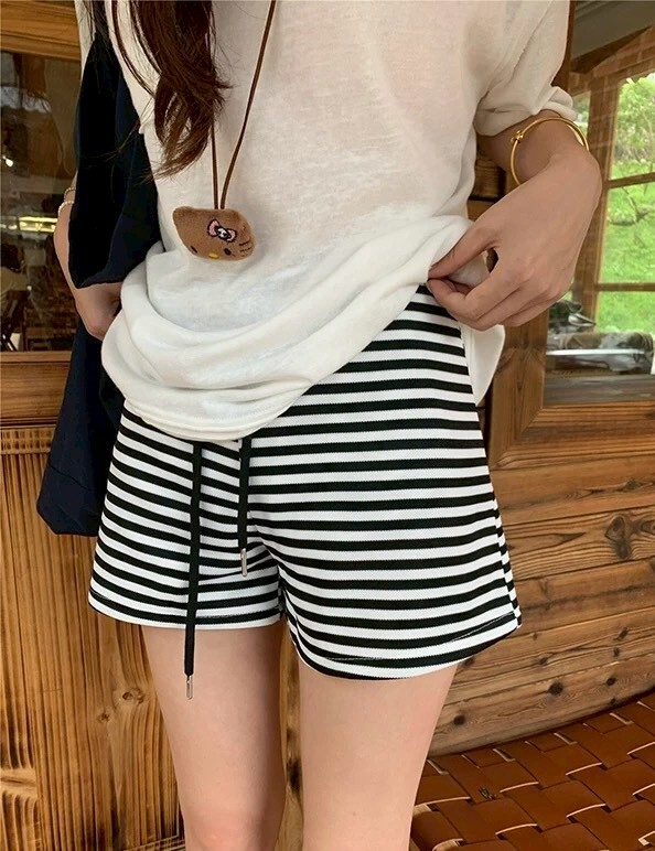 抽繩鬆緊橫條冰絲短褲