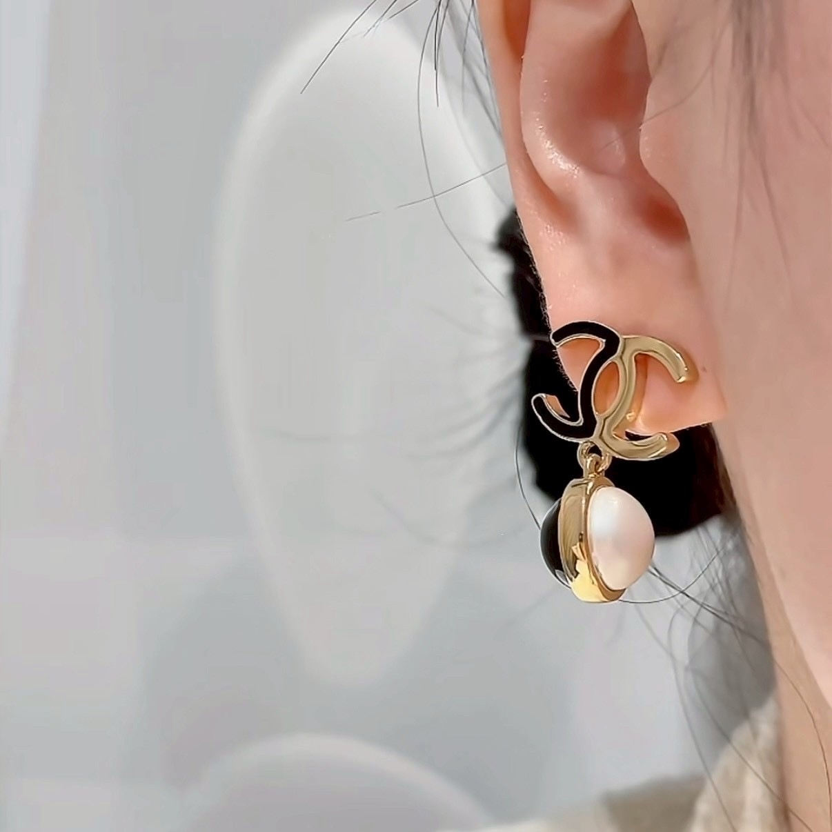 18k”香奶奶26p黑金琺瑯大雙c球定製耳墜/耳釘高奢系列