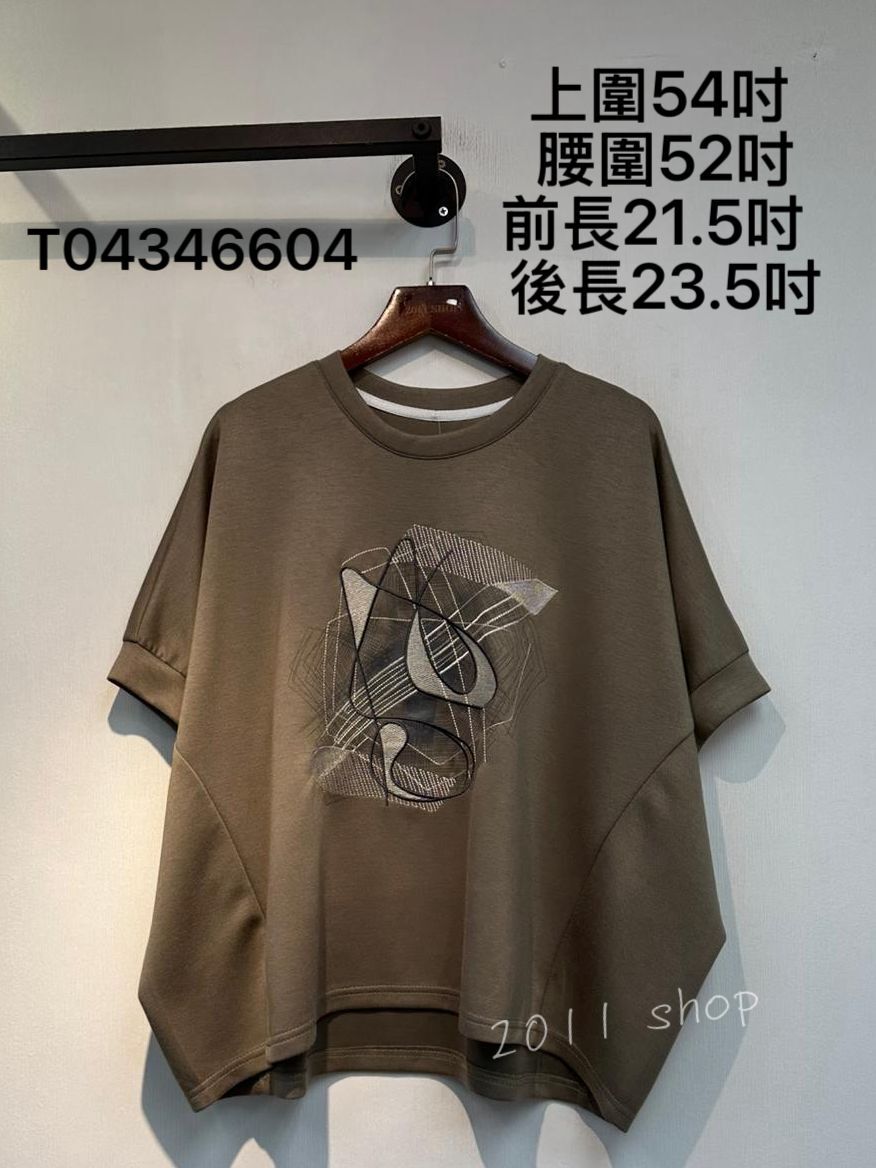 圓領藝術風圖案TOP  上圍54吋  腰圍52吋 前長21.5吋  後長23.5吋  T04346604