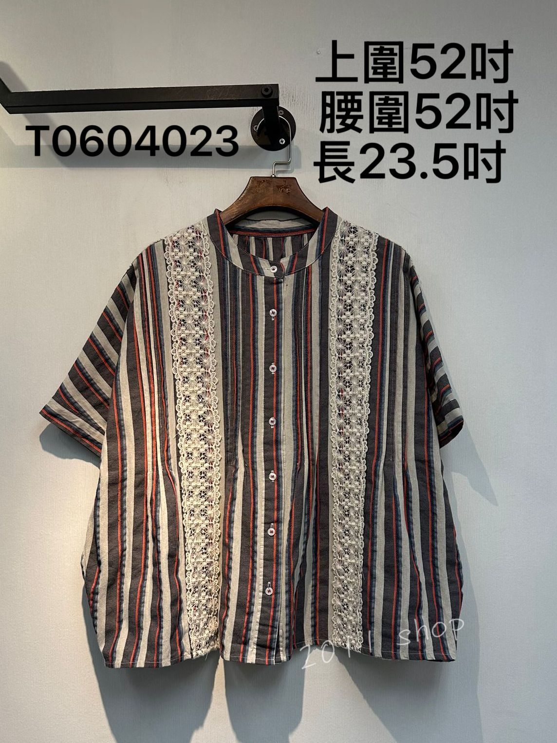 出口日本特色鏤空邊條紋TOP  上圍52吋  腰圍52吋 長23.5吋    T0604023