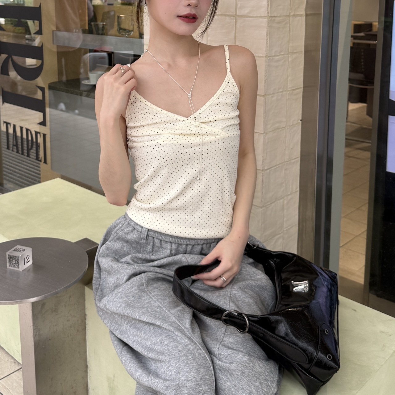 1550 設計感交叉波點背心（Ｒ）