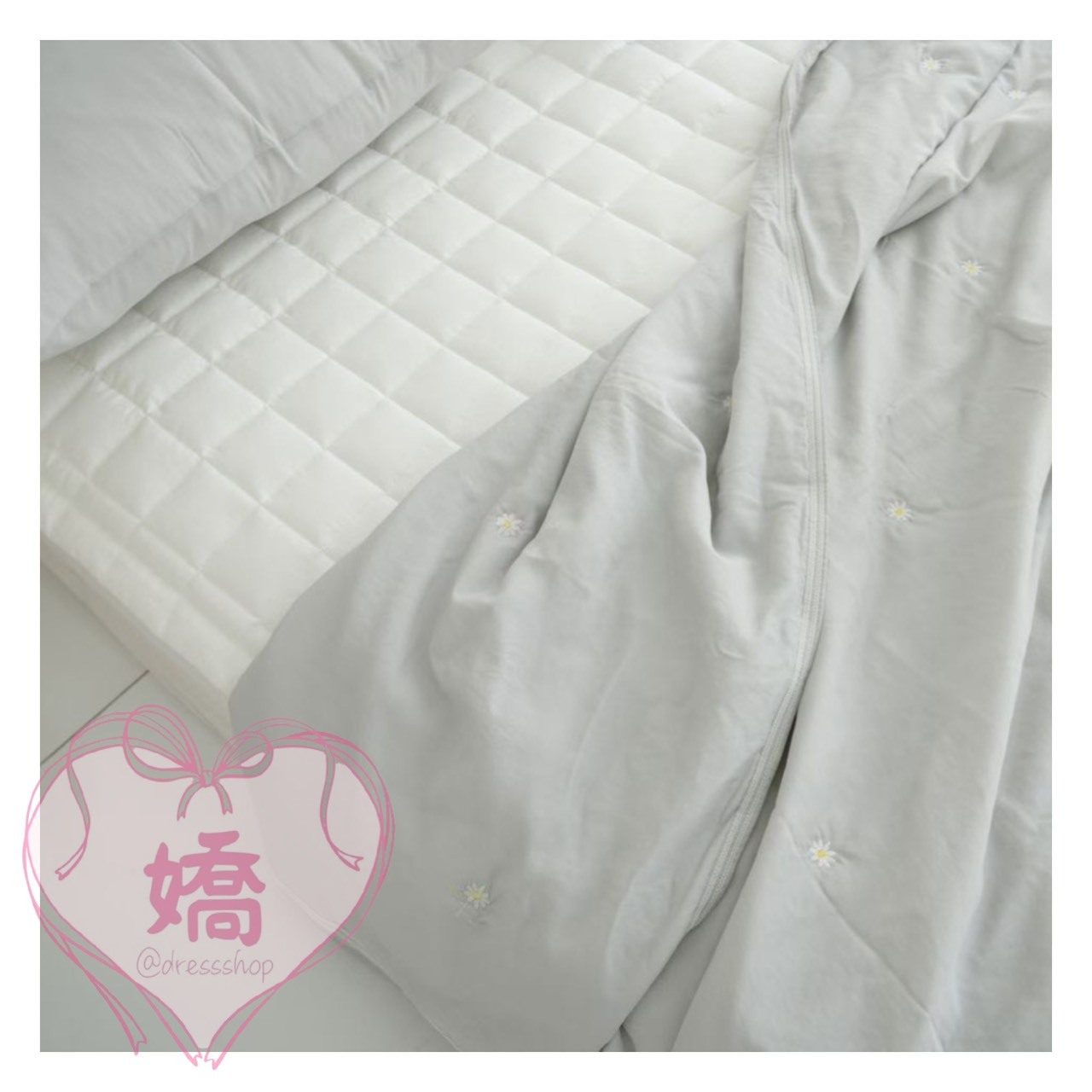 K03012刺繡雛菊壓紋春夏薄被(藍'灰)(S'Q'枕套)