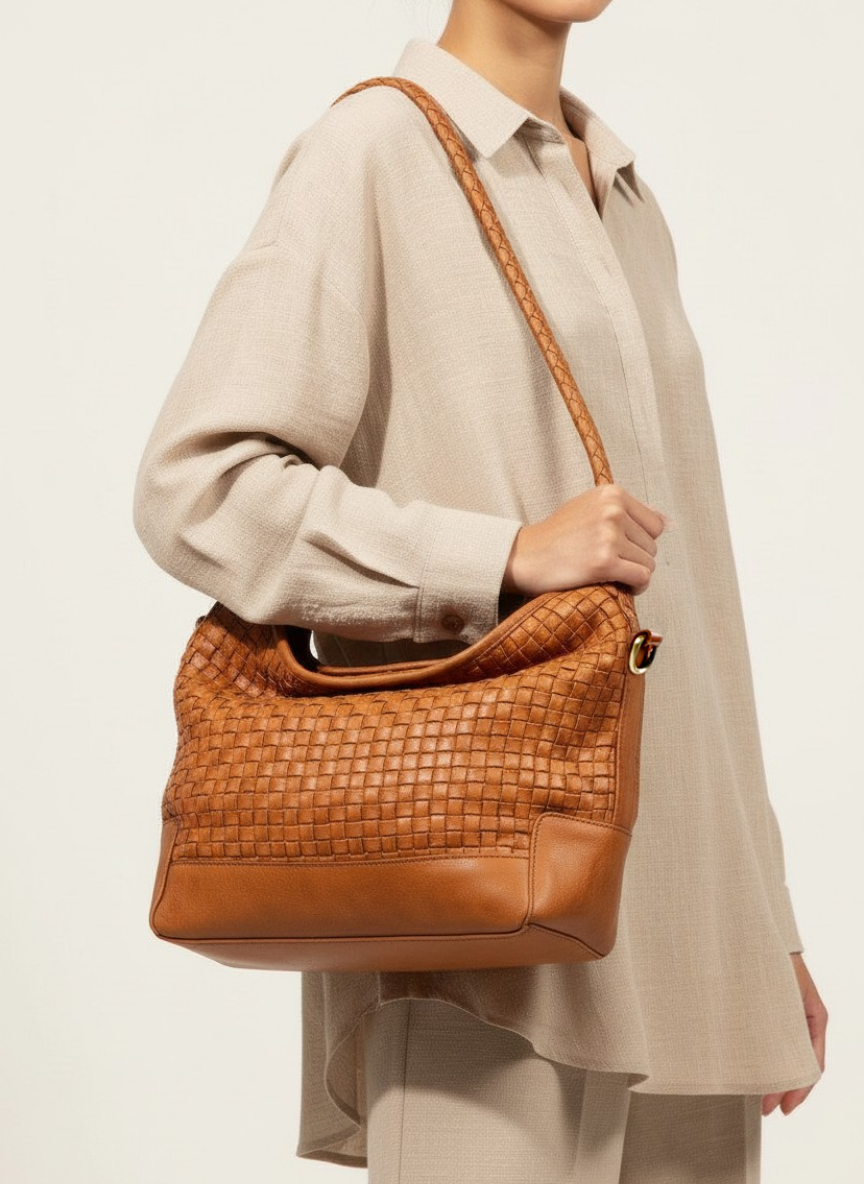 Mira 捲捲背帶編織水桶包 棕色