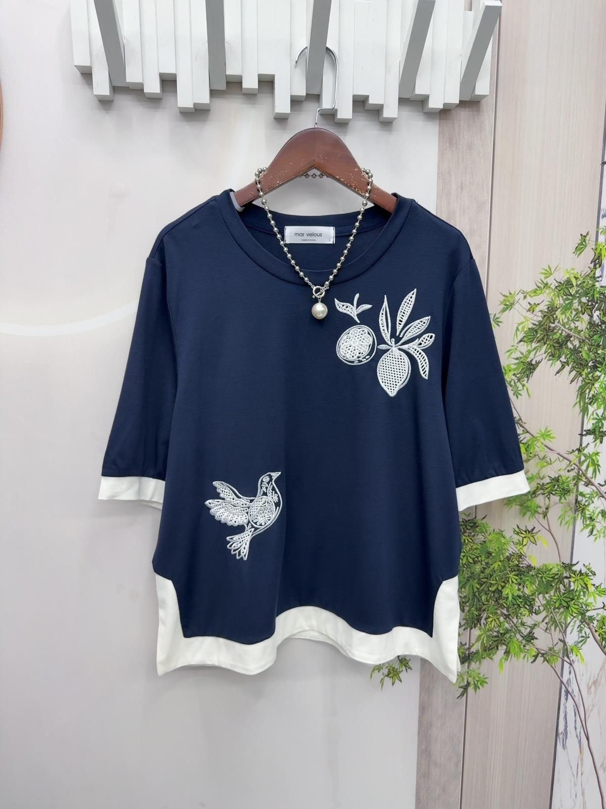 Mar 滑料繡花圖案top ～155AN