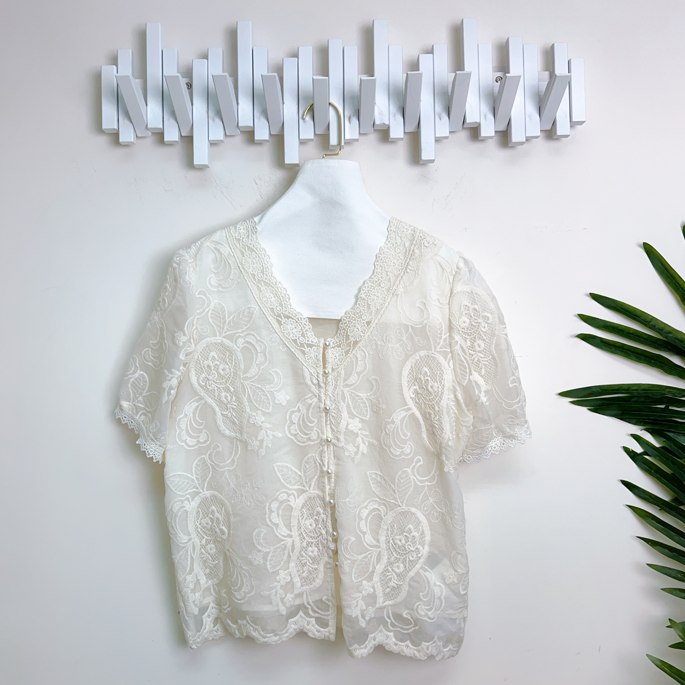 通花LACE刺繡珍珠鈕扣上衣(胸L:38/XL:40吋)7210 #0704clo