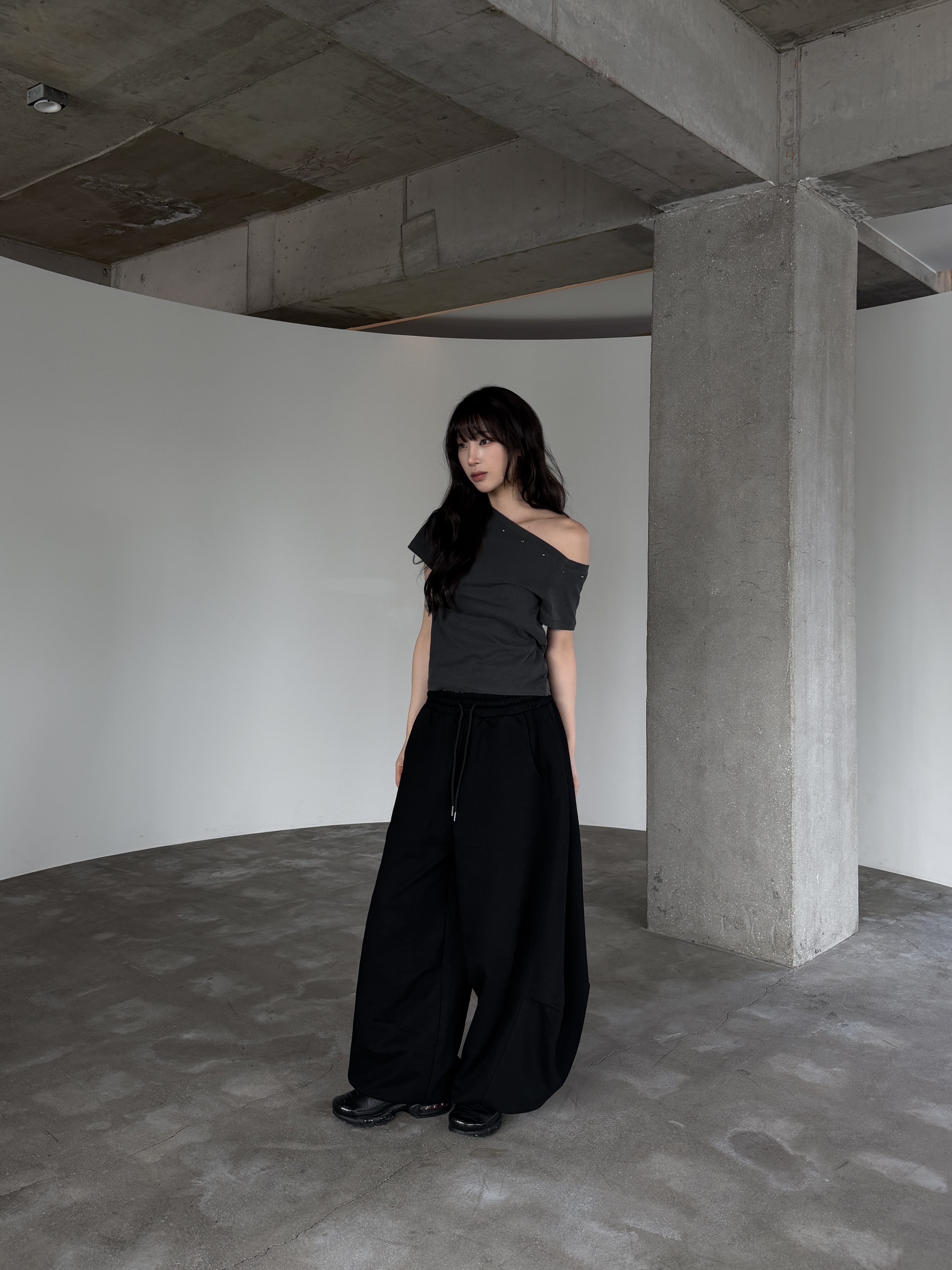 ［IDEAL MADE］側打褶 弧形剪裁 寬鬆棉褲