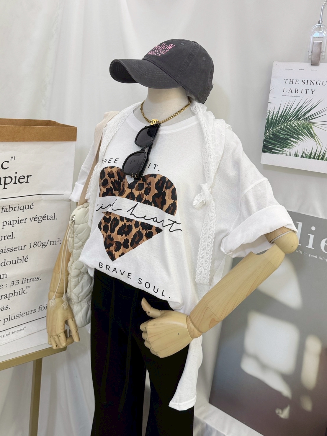 0002 豹紋愛心字母側開叉大T