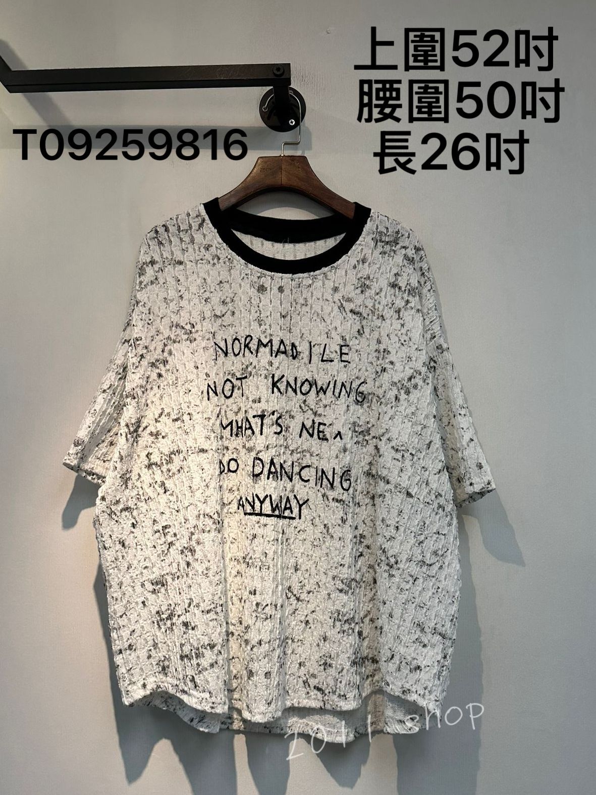 型格拼色字母破洞TOP  上圍52吋  腰圍50吋 長26吋   T09259816