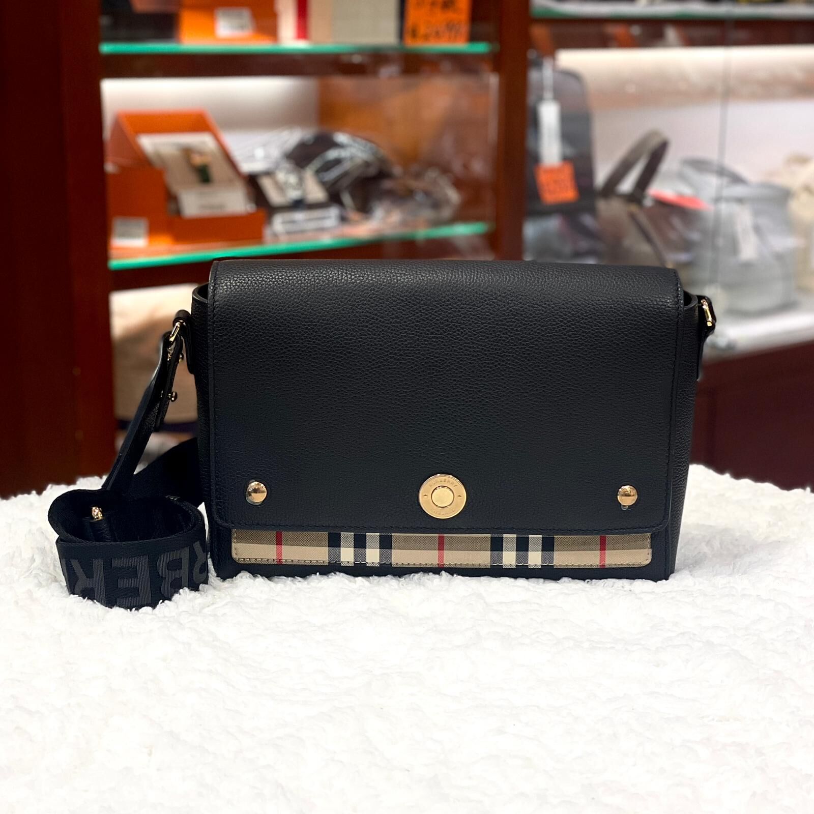 98%NEW二手BURBERRY郵差包, 黑色牛皮金扣, 8021110, 巴寶利斜背包, #香榭站正品