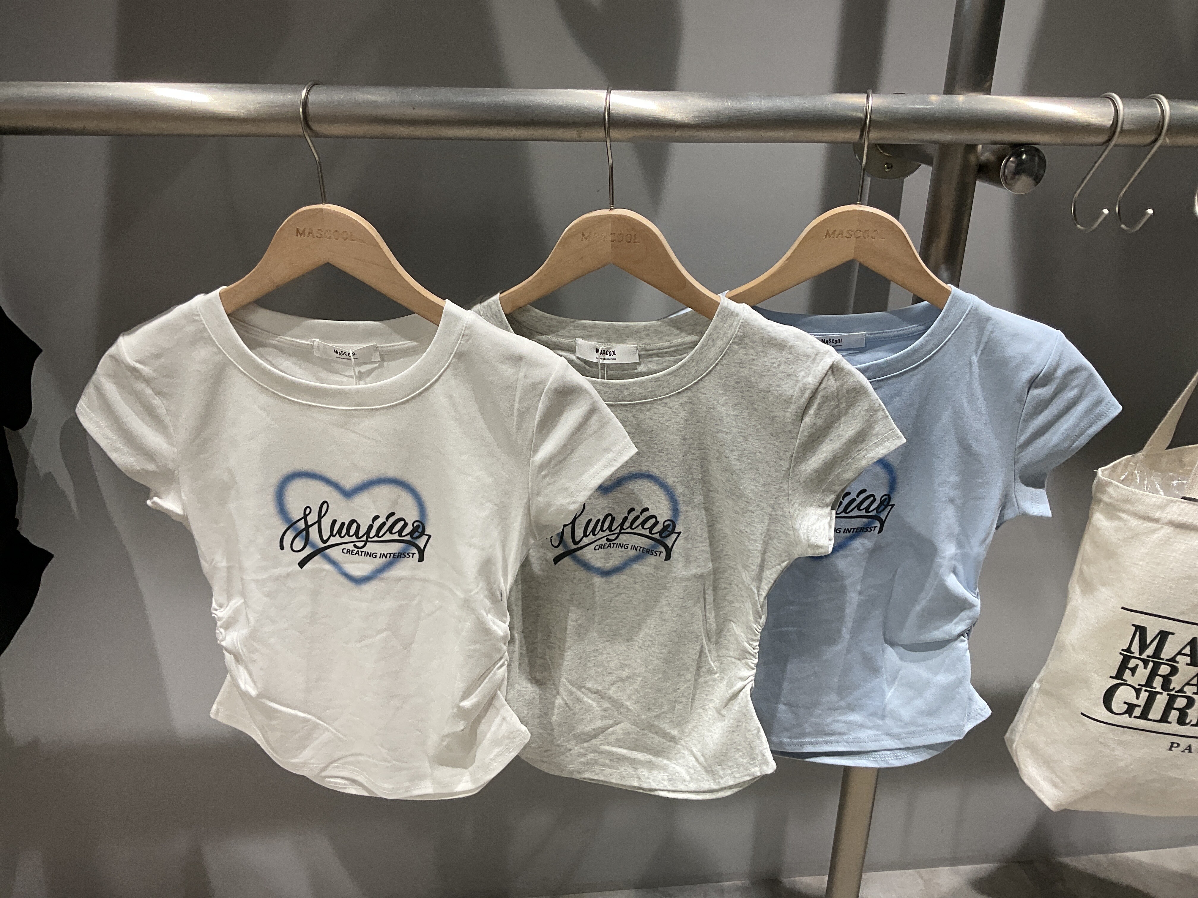 2405 女款愛心側抓皺短袖