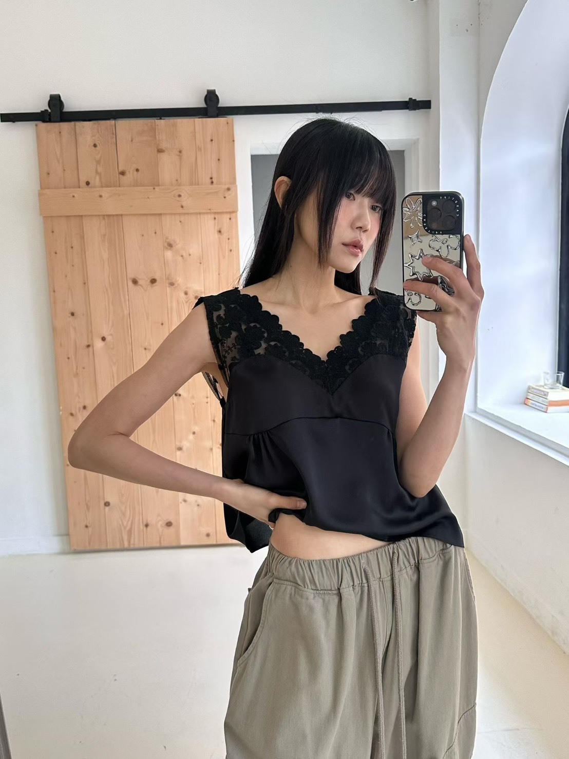 寬蕾絲V領傘擺背心