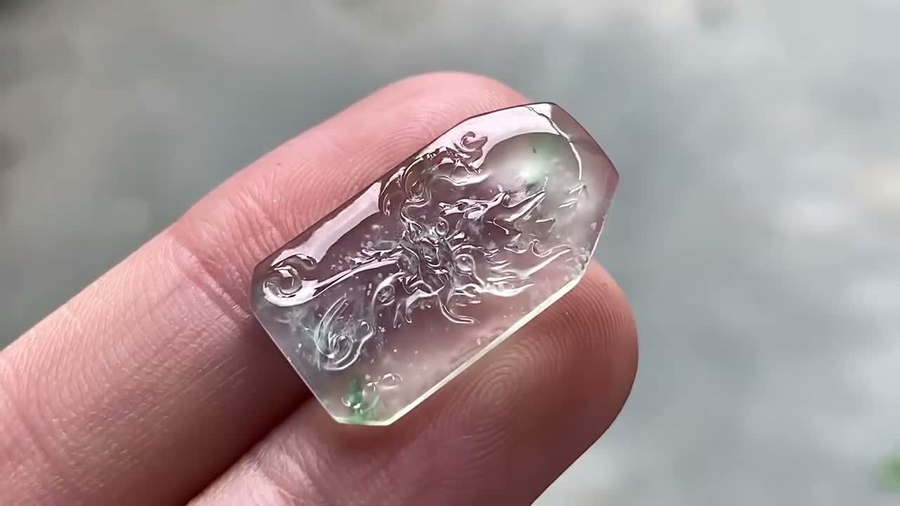 325457 翡翠玻璃種龍牌