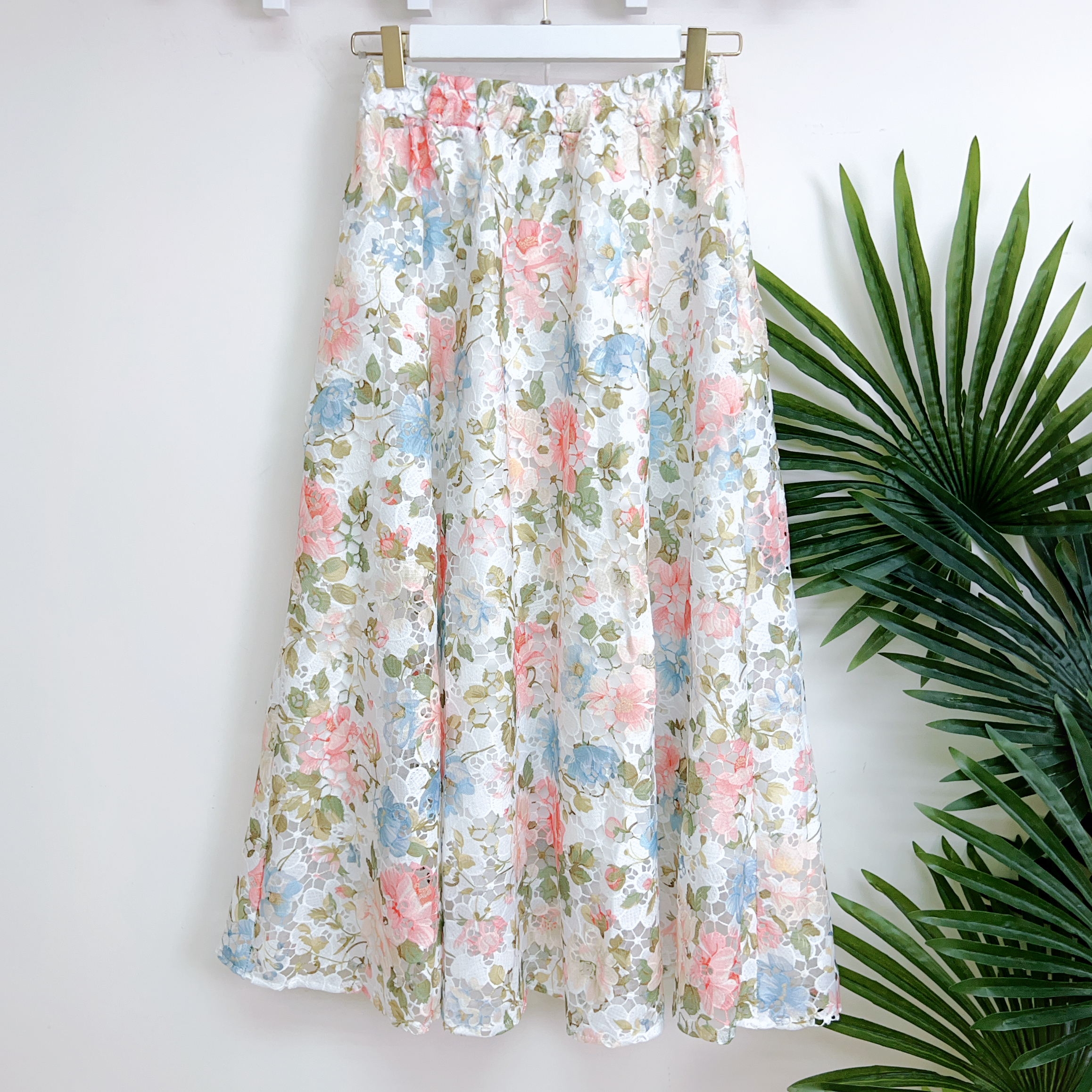 立體鏤空蕾絲花橡筋腰半截裙(腰25-36 臀54 長33 吋)2004 #0704clo