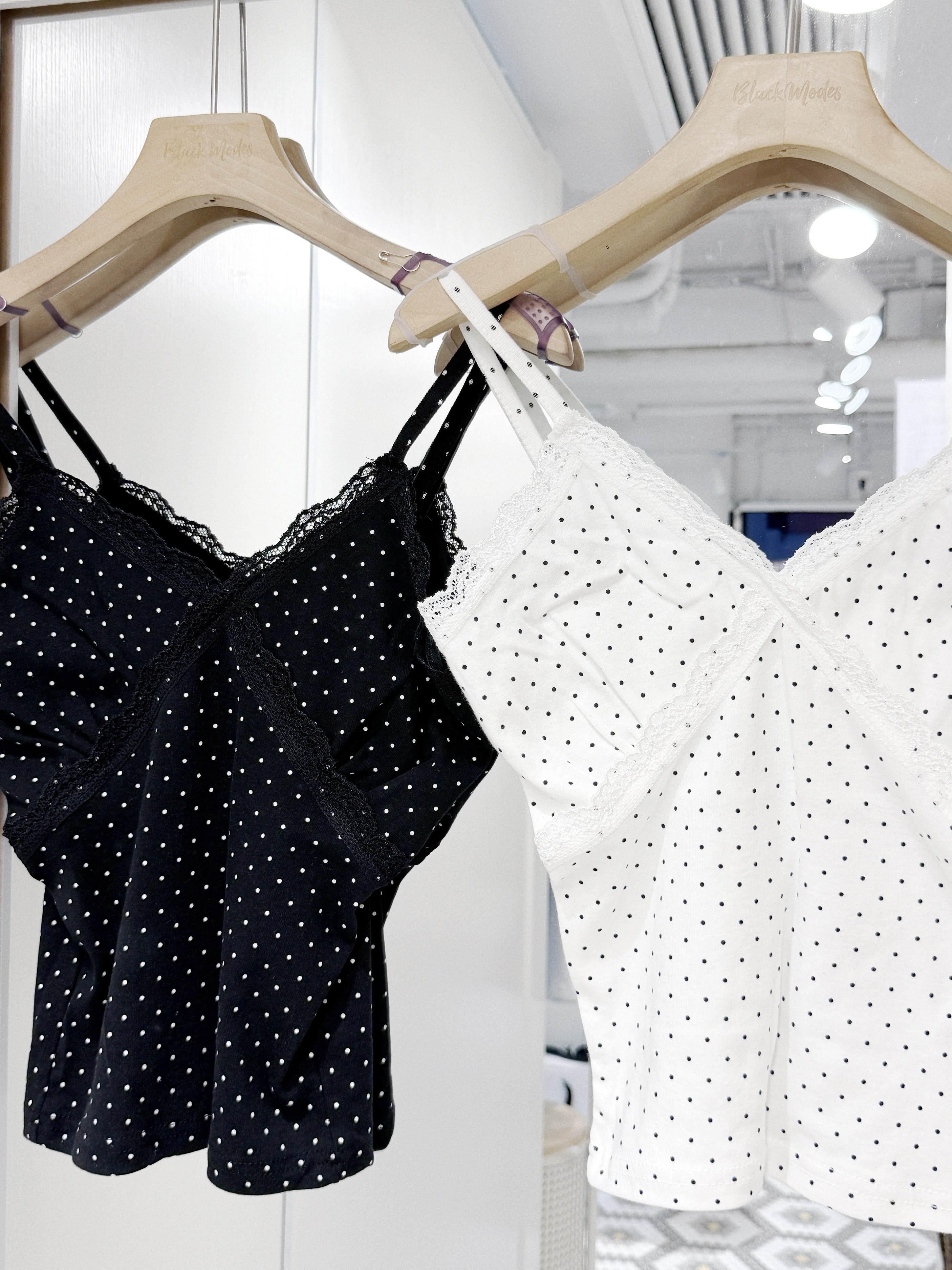 V0182｜春夏必備！溫柔波點蕾絲小背心°‧🫧⋆.ೃ࿔*:･