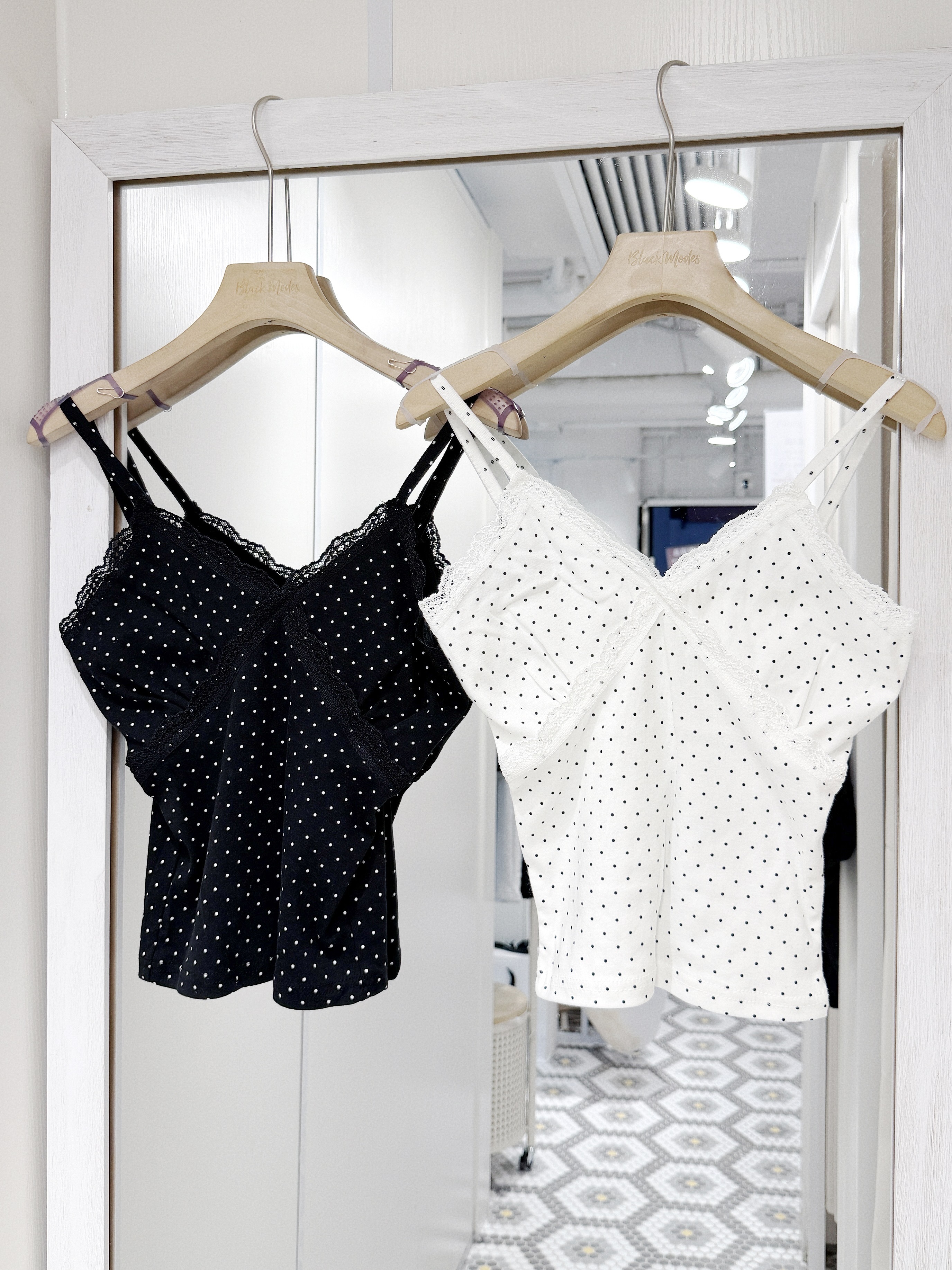 V0182｜春夏必備！溫柔波點蕾絲小背心°‧🫧⋆.ೃ࿔*:･