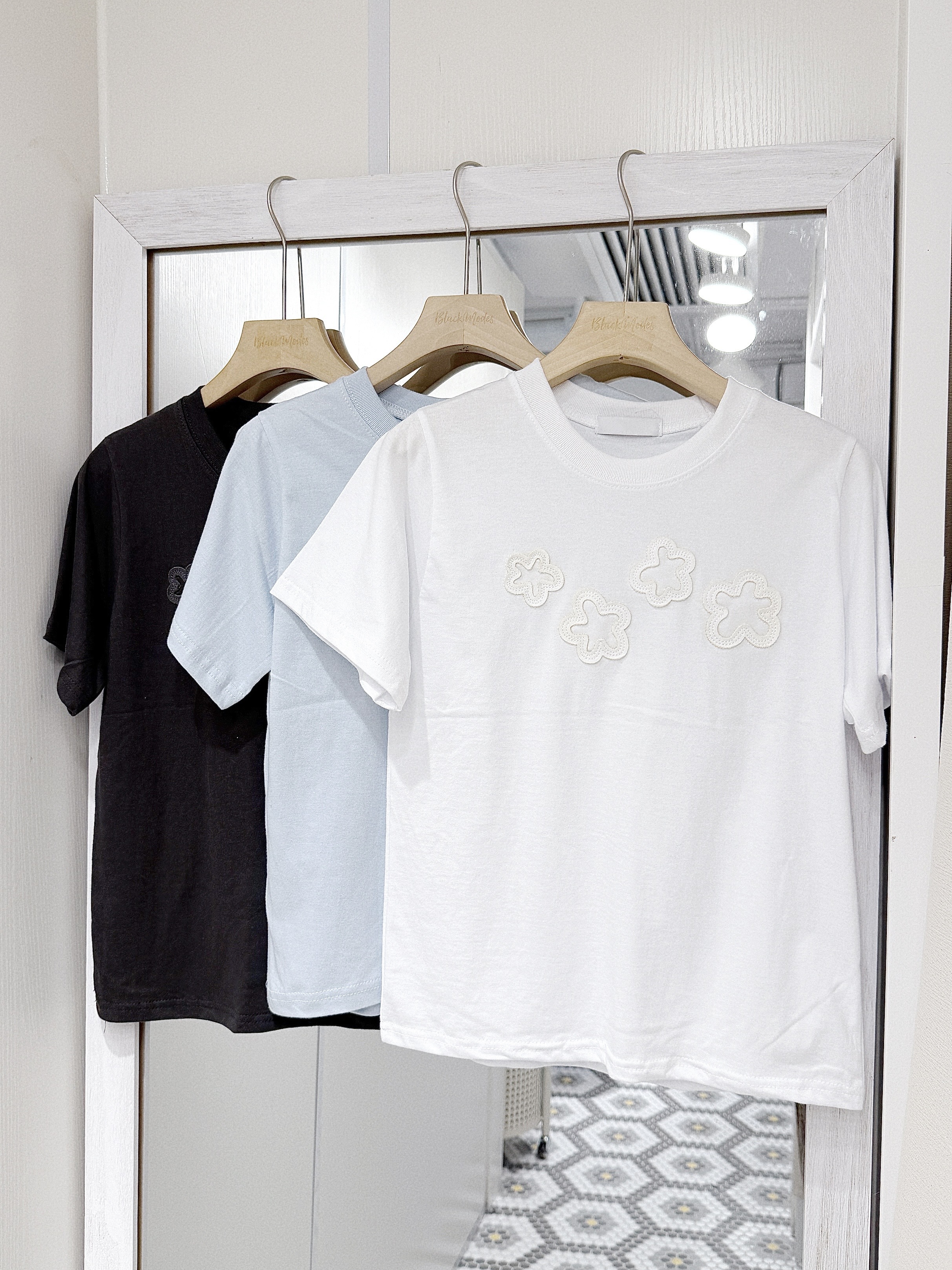 T1357｜5色入❀˖ ° 立體拼布4小花花短版TEE